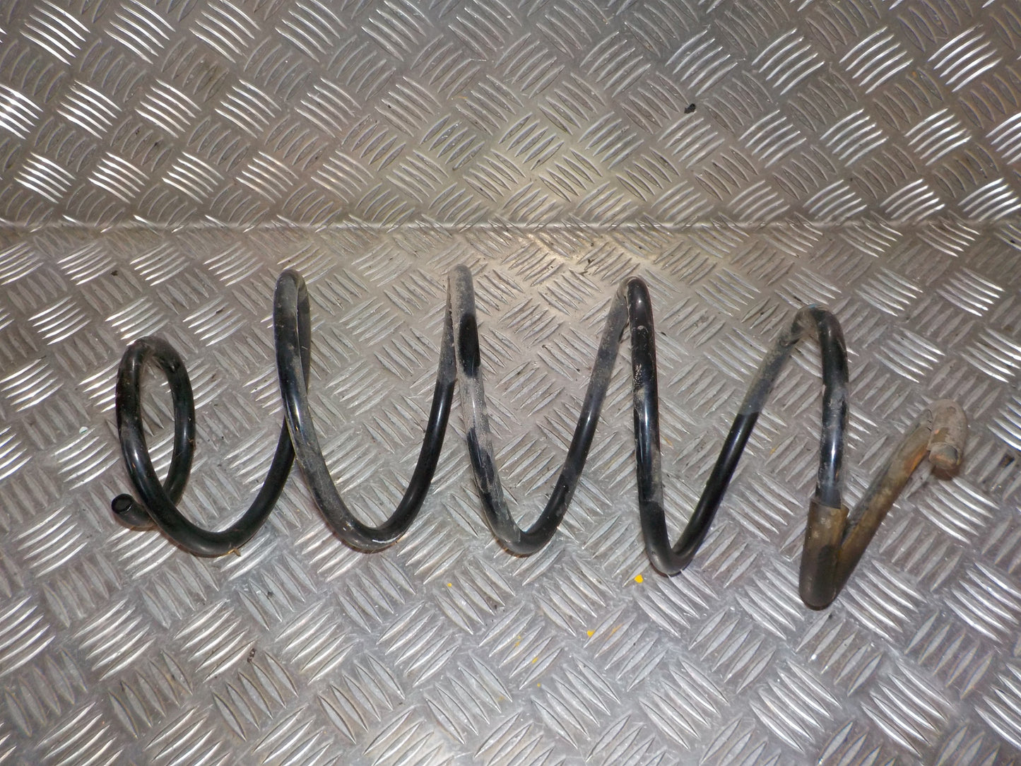 Peugeot 208 Forfjeder Med OEM Nr. 9802157280 Fra Peugeot Ophugger