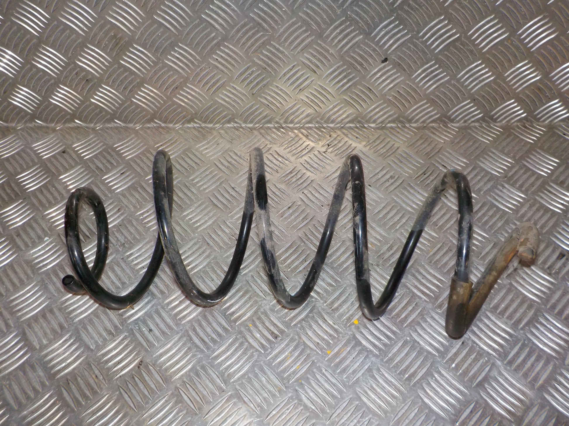 Peugeot 208 Forfjeder Med OEM Nr. 9802157280 Fra Peugeot Ophugger