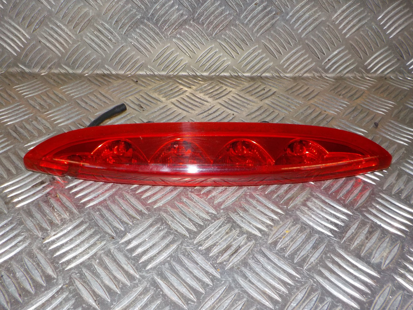 Peugeot 208 Bremselys Med OEM Nr. 9674309080 Fra Peugeot Ophugger