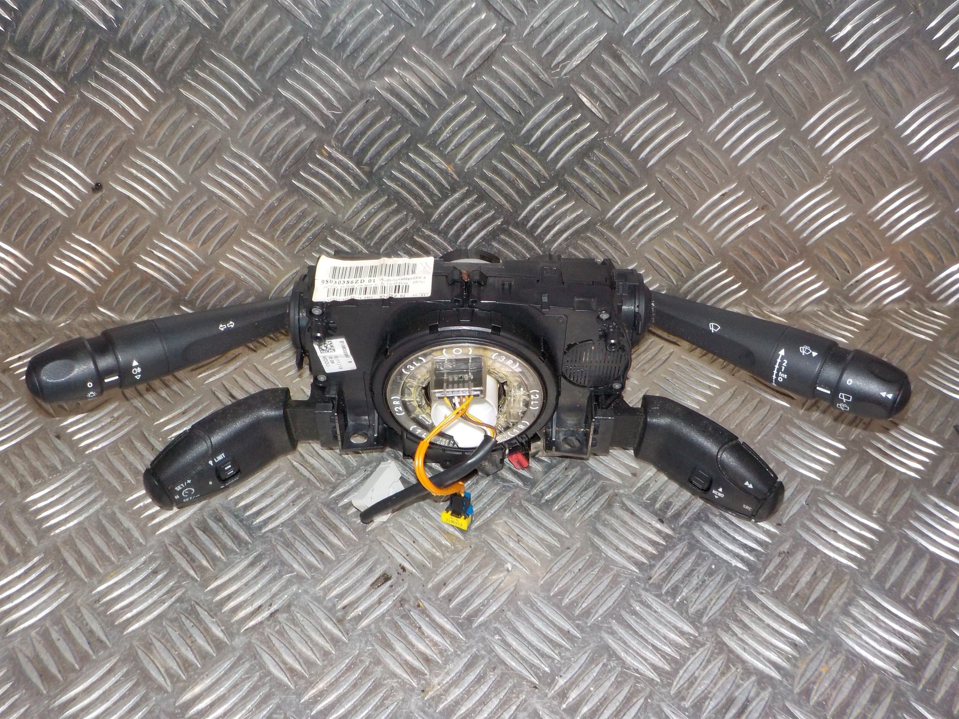 Peugeot 208 Kontakt Combi Med OEM Nr. 98030386ZD Fra Peugeot Ophugger