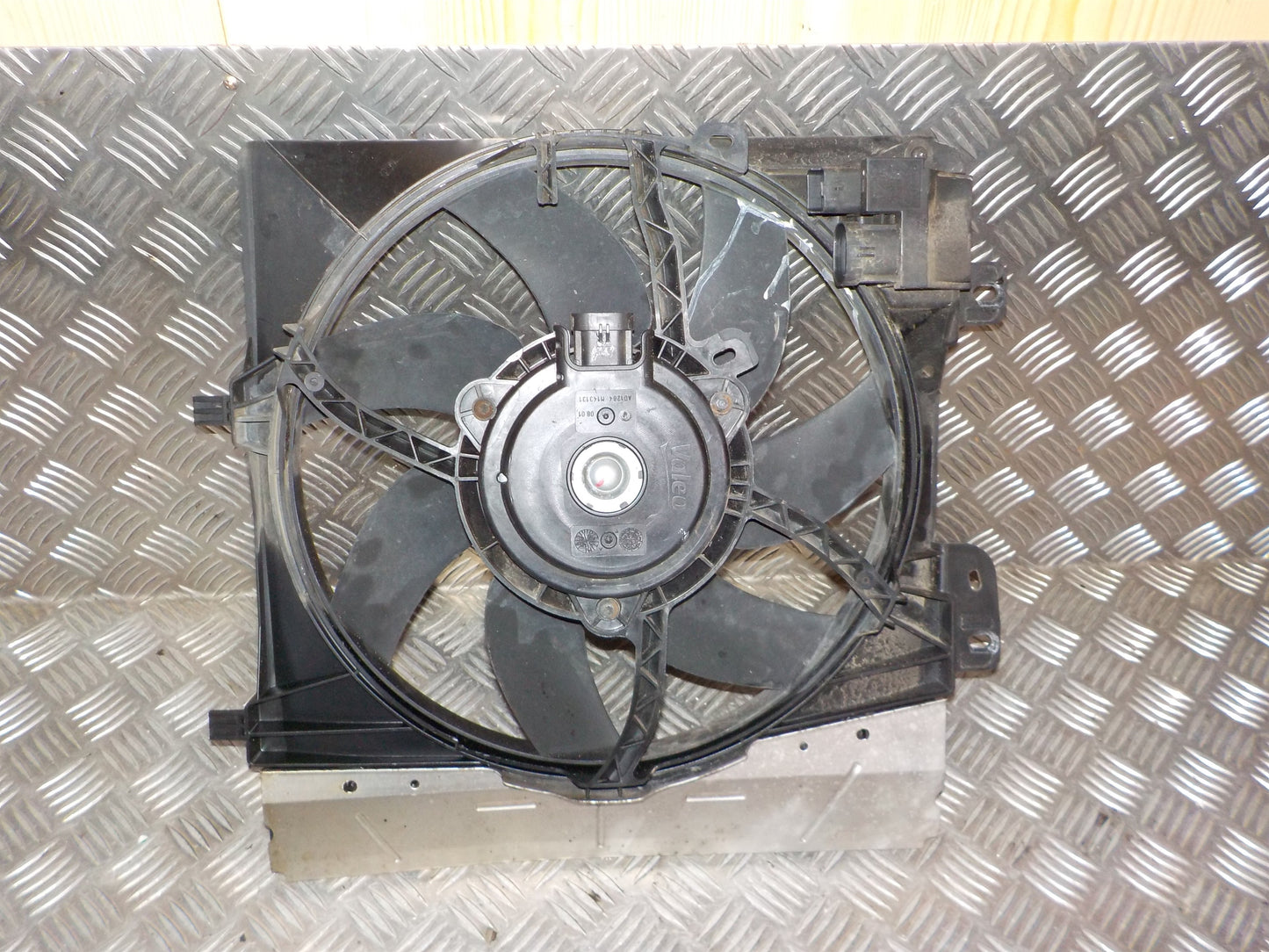 Peugeot 208 Kølerblæser El Med OEM Nr. 9675280980 Fra Peugeot Ophugger