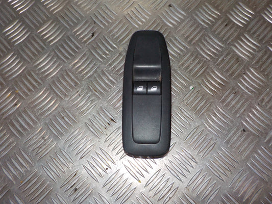 Peugeot 208 Kontakt Rudehejs Med OEM Nr. 96749245ZD Fra Peugeot Ophugger