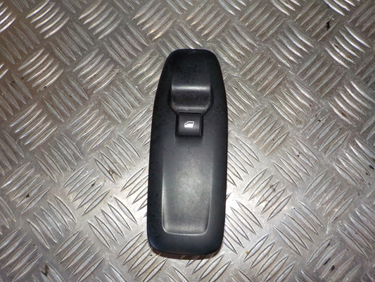 Peugeot 208 Kontakt Rudehejs Med OEM Nr. 96749628ZD Fra Peugeot Ophugger