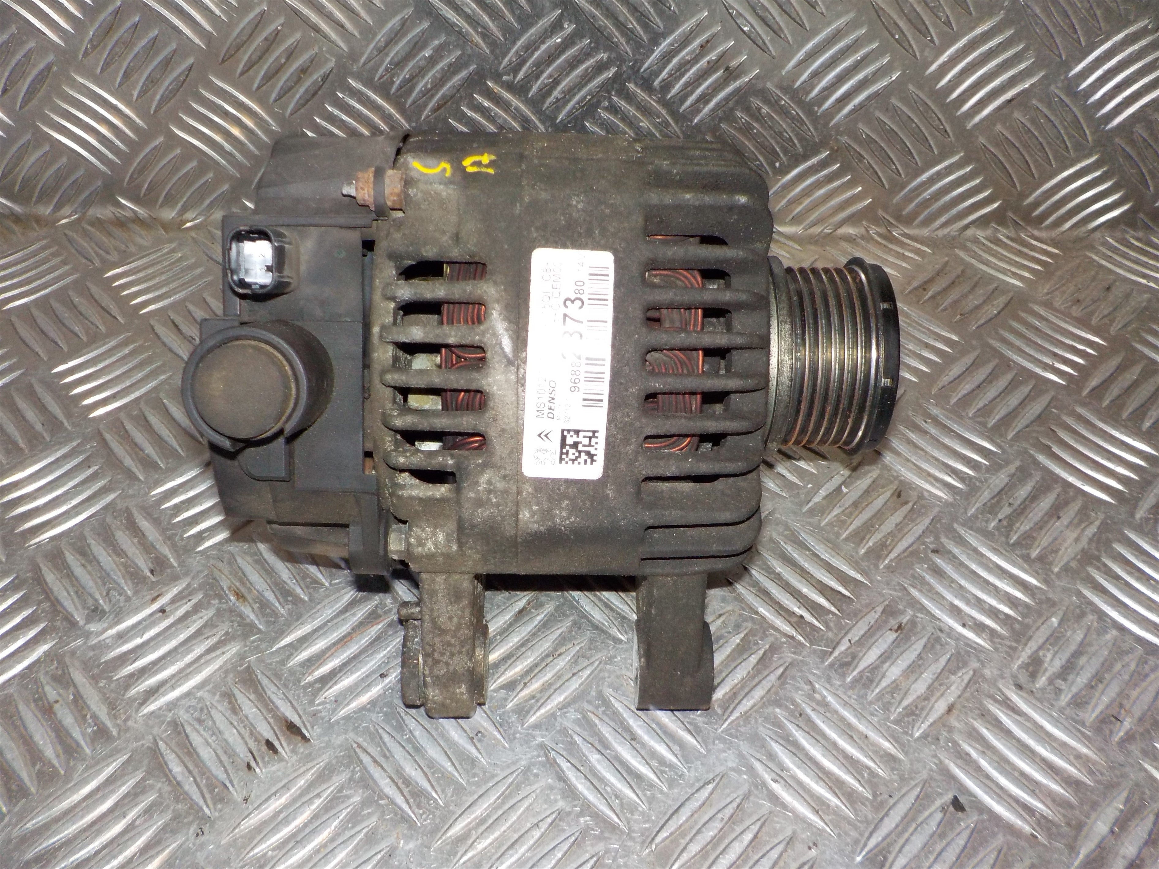 Peugeot 208 Generator Med OEM Nr. 9806007480 Fra Peugeot Ophugger