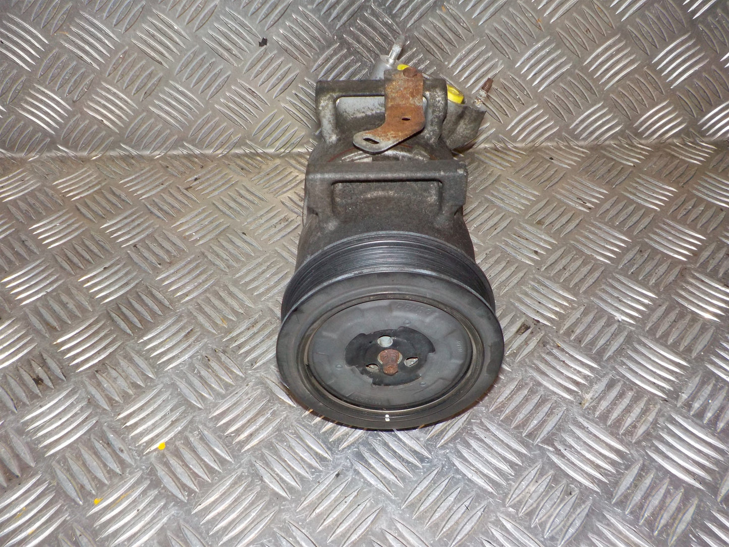 Peugeot 208 Aircondition Pumpe Med OEM Nr. 9672247080 Fra Peugeot Ophugger