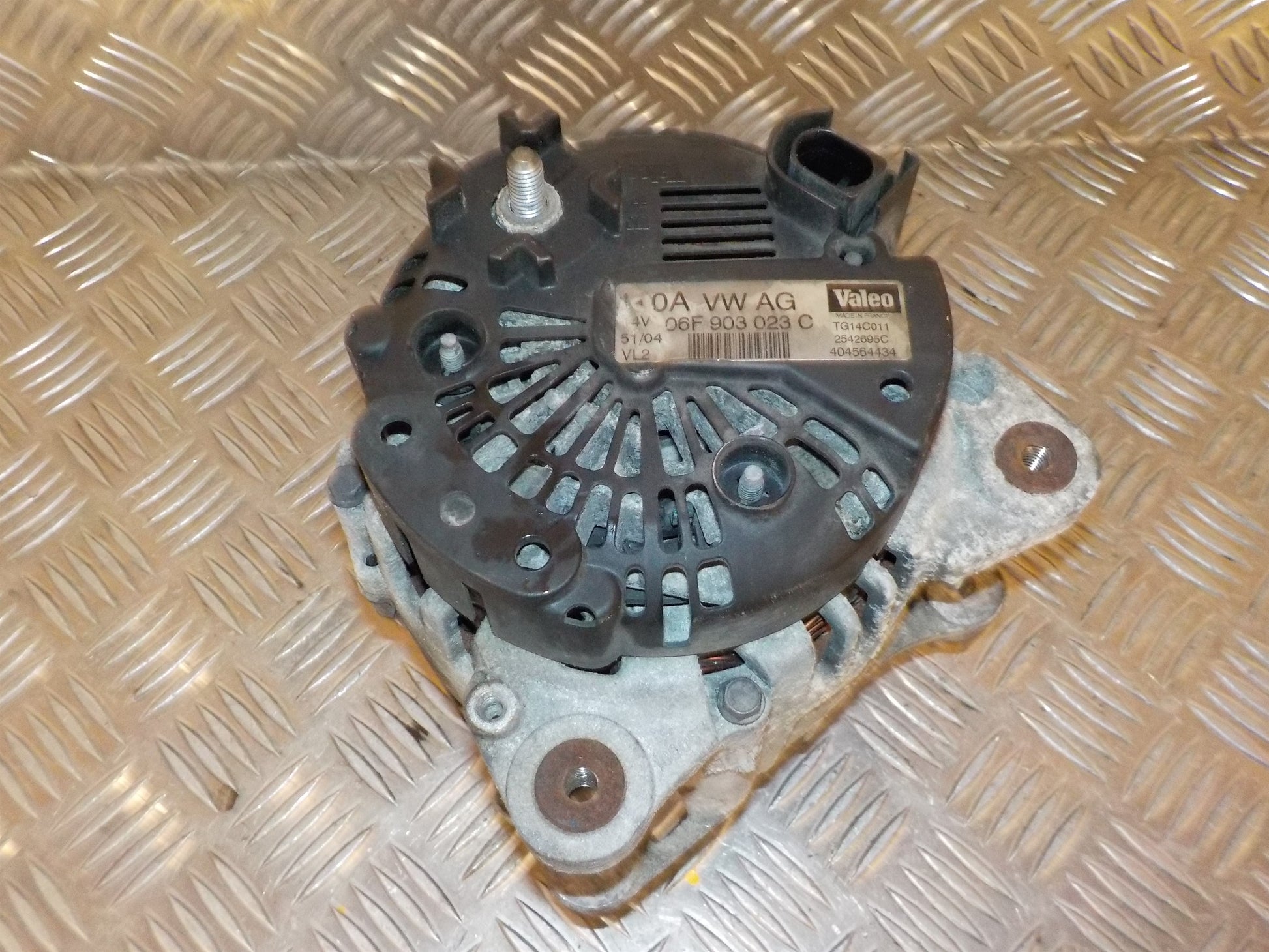 VW Touran 1T GP Generator Med OEM Nr. 06F903023C Fra VW Ophugger