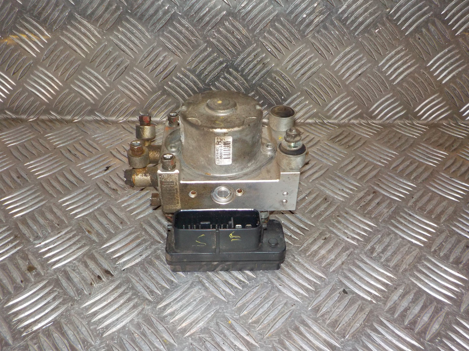 Mazda Pickup B ABS Pumpe Med OEM Nr. MZ258111 Fra Mazda Ophugger