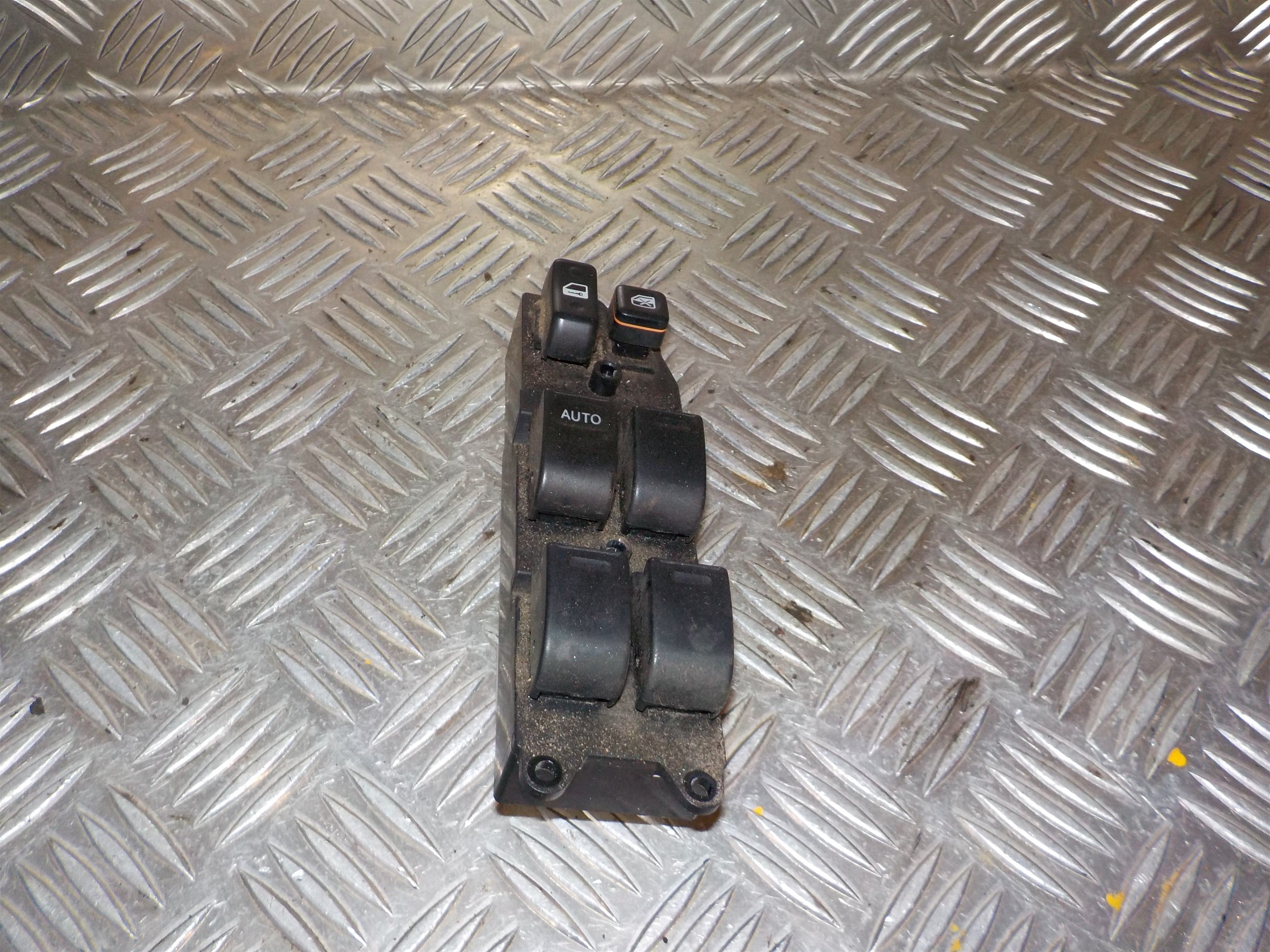 Toyota Picnic/Sportsvan Kontakt Rudehejs Med OEM Nr. 8482044020 Fra Toyota Ophugger