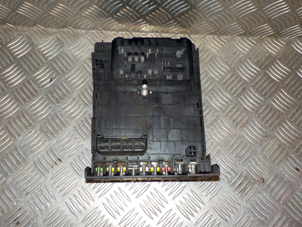 VW Passat 3C Sikringsboks Med OEM Nr. 3C0937125 Fra VW Ophugger