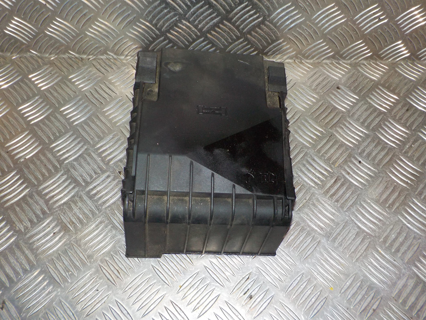 VW Passat 3C Sikringsboks Med OEM Nr. 3C0937125 Fra VW Ophugger