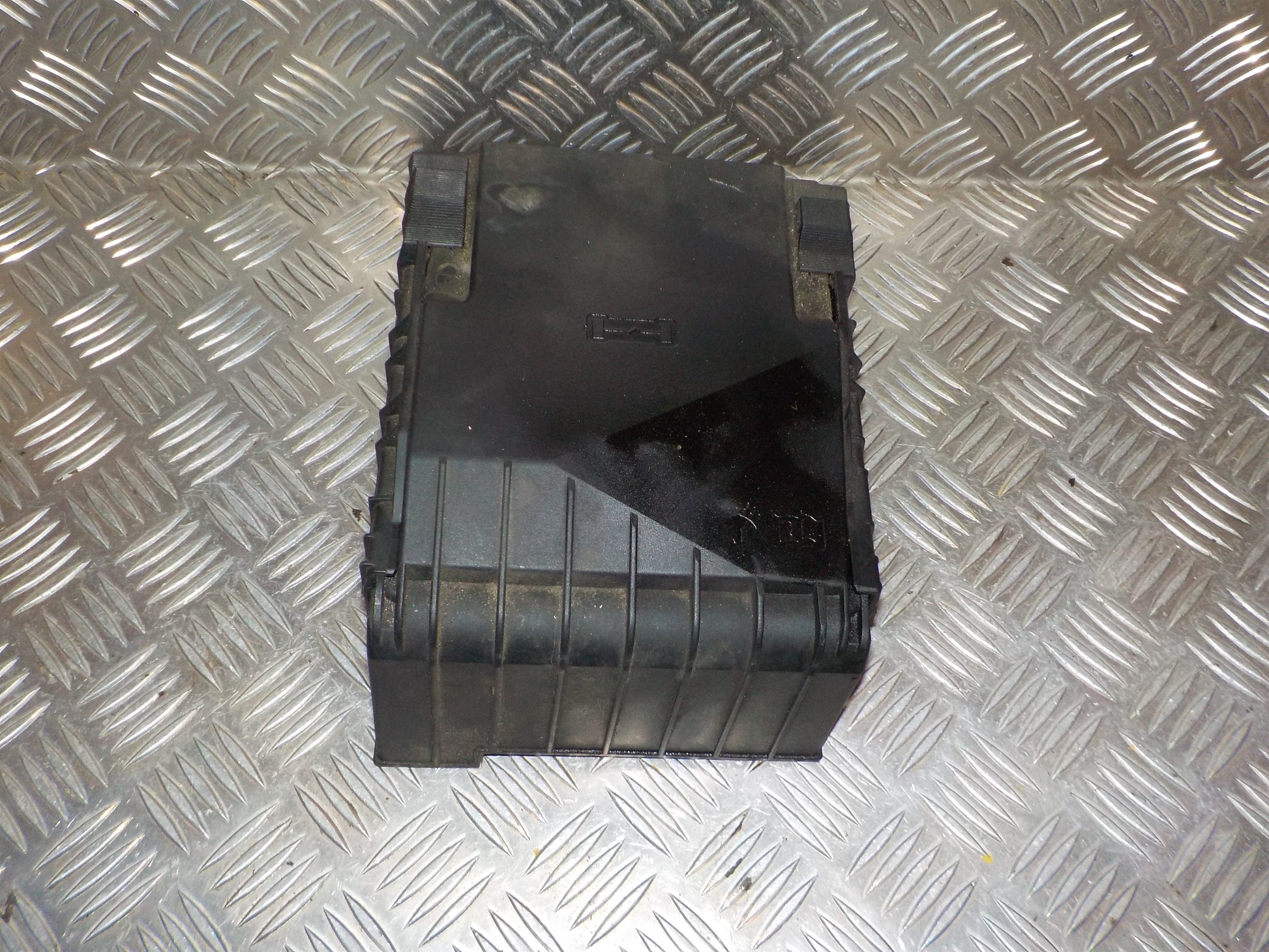 VW Passat 3C Sikringsboks Med OEM Nr. 3C0937125 Fra VW Ophugger