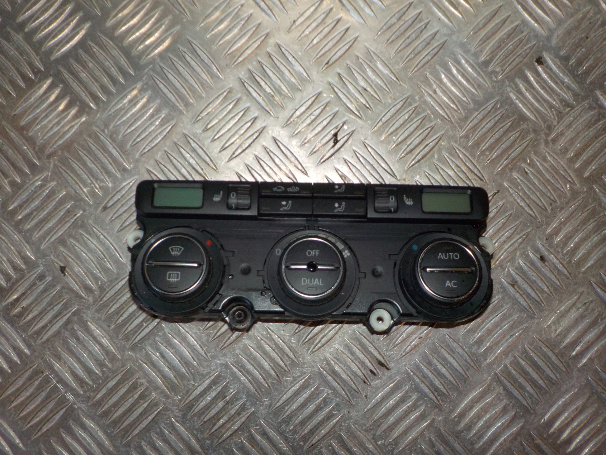 VW Passat 3C Varmeregulering Med OEM Nr. 3C0907044DK Fra VW Ophugger