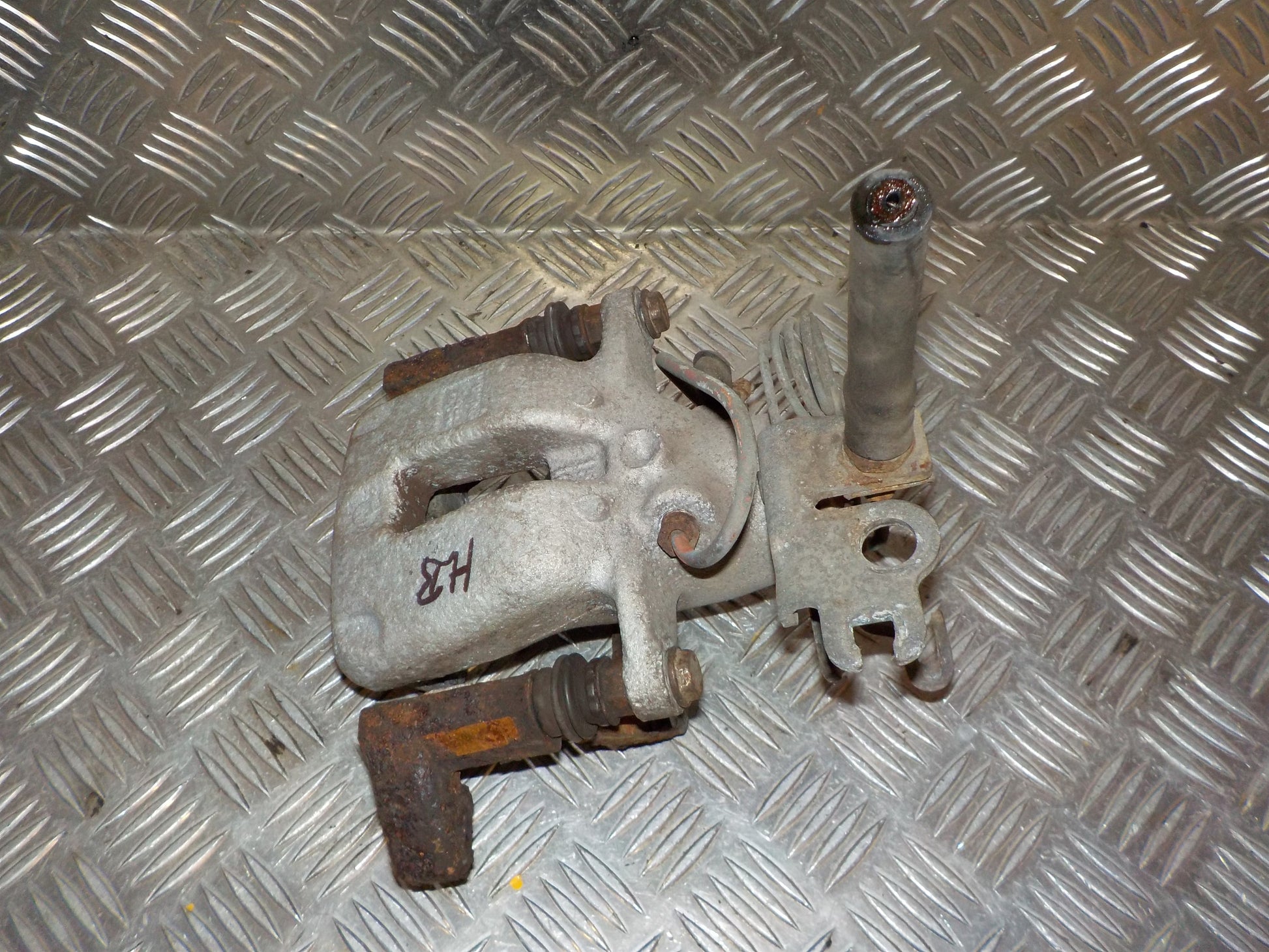 VW Caddy 2K Bremsekaliber HB Med OEM Nr. 2K0615424B Fra VW Ophugger