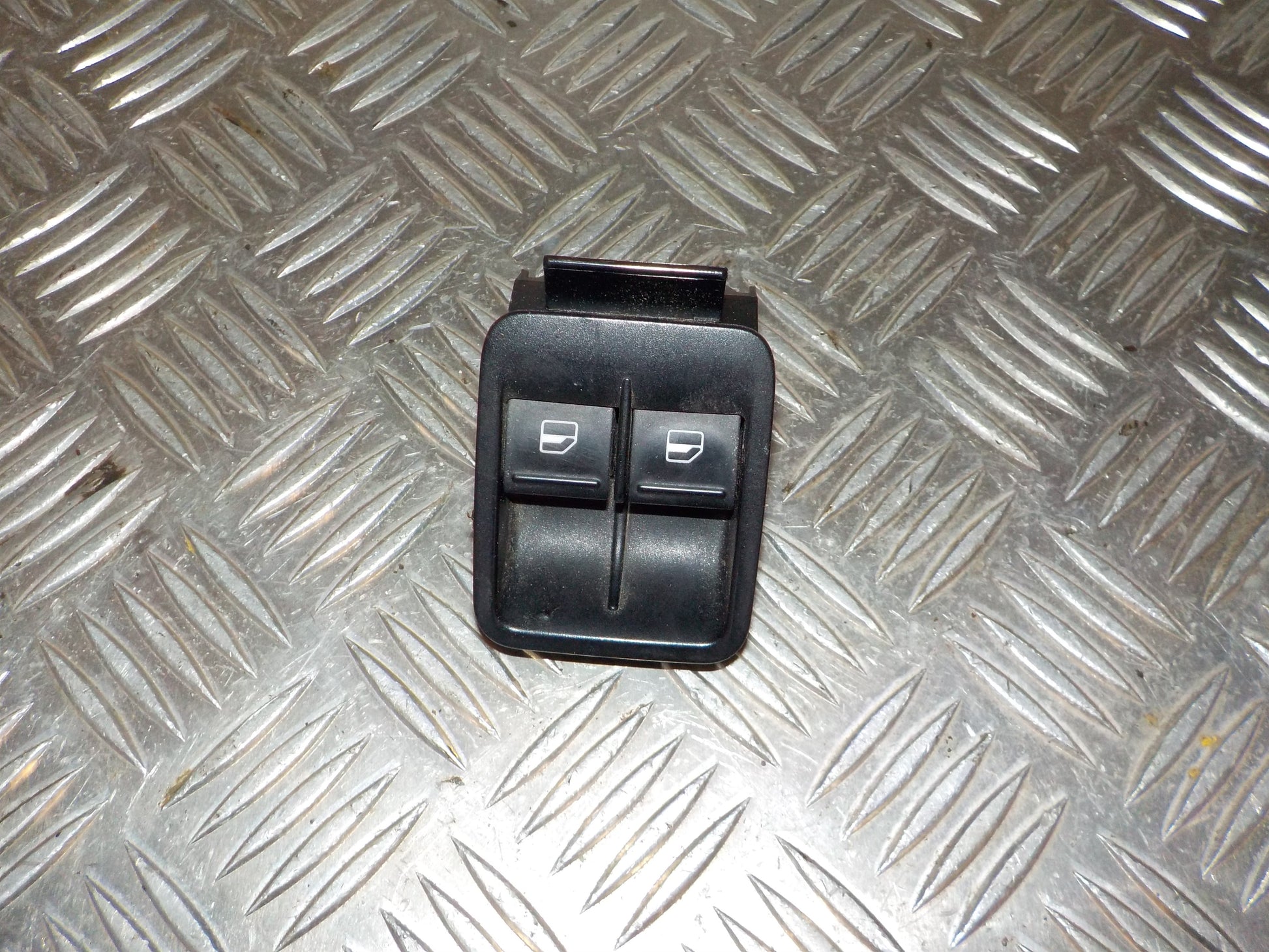 VW Caddy 2K Kontakt Rudehejs Med OEM Nr. 1K3959857B Fra VW Ophugger