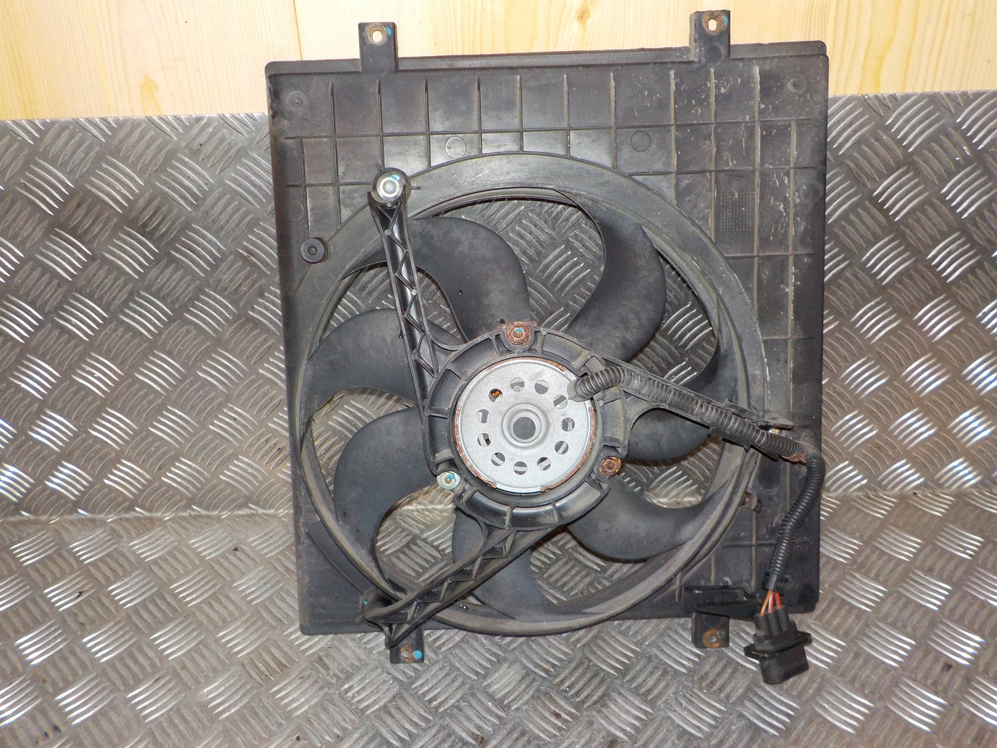 VW Fox 5Z Kølerblæser El Med OEM Nr. 6X0959455C Fra VW Ophugger