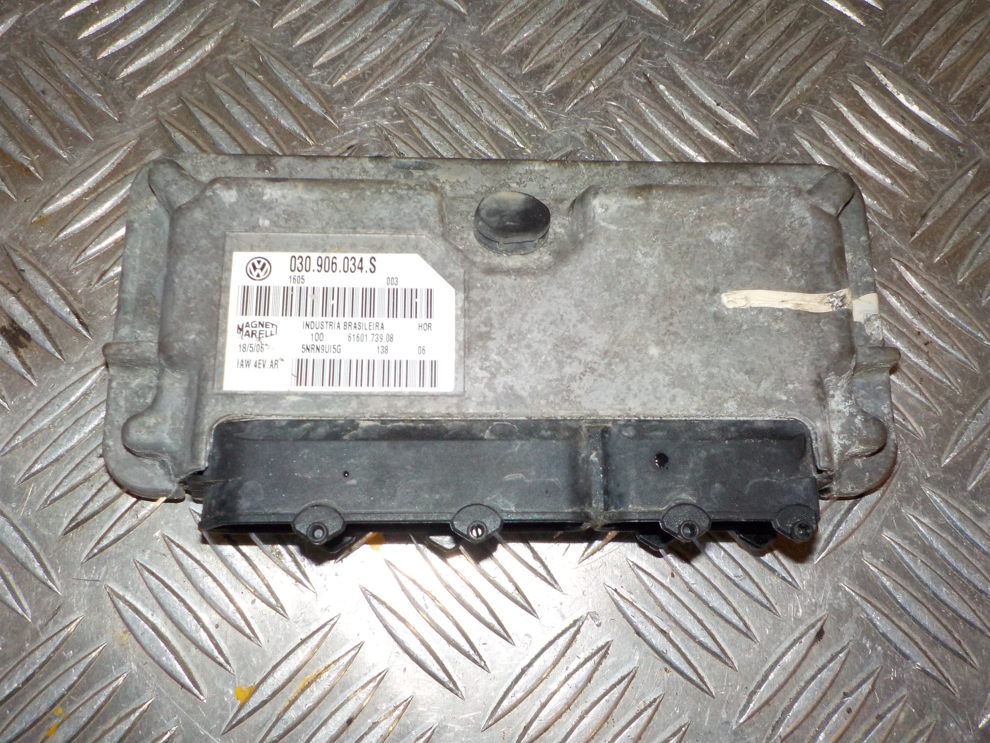 VW Fox 5Z Motorstyring - Motorstyreboks - Injection Elboks Med OEM Nr. 030906034S Fra VW Ophugger