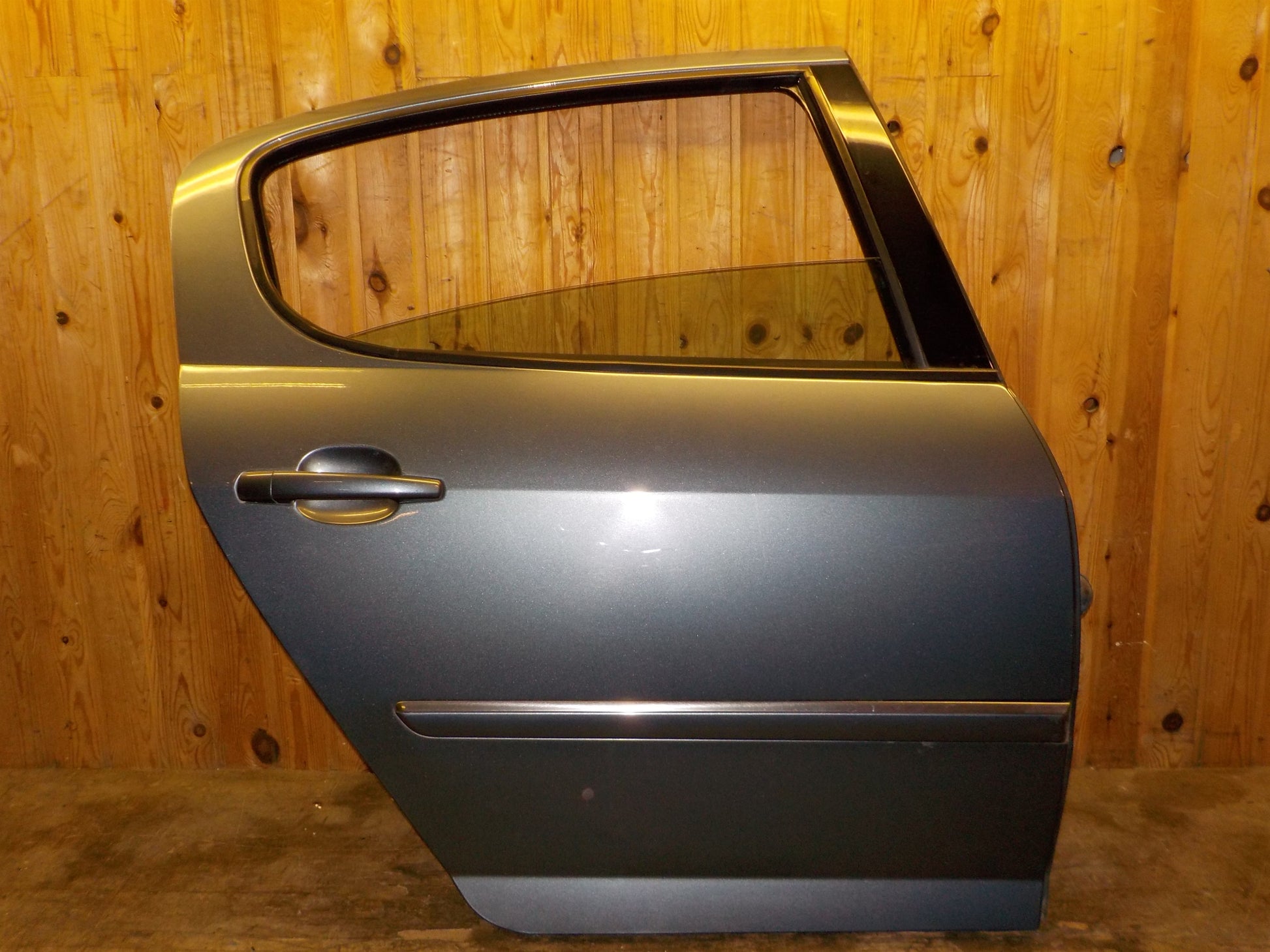 Peugeot 407 Bagdør H Med OEM Nr. 9008N1 Fra Peugeot Ophugger