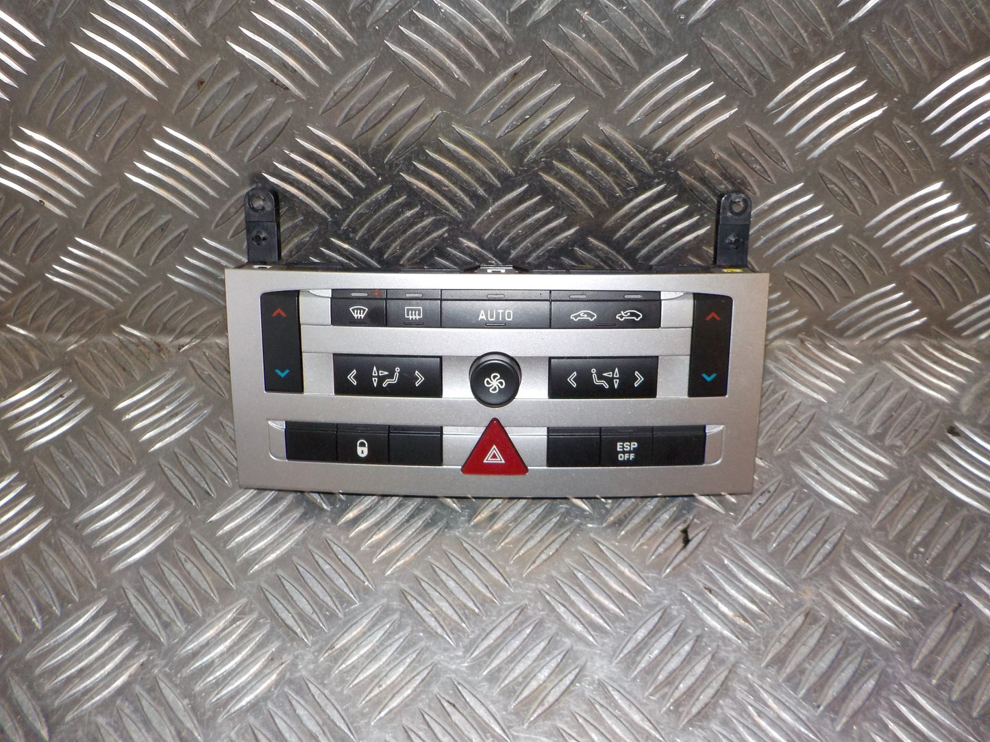 Peugeot 407 Varmeregulering Med OEM Nr. 96573322YP Fra Peugeot Ophugger