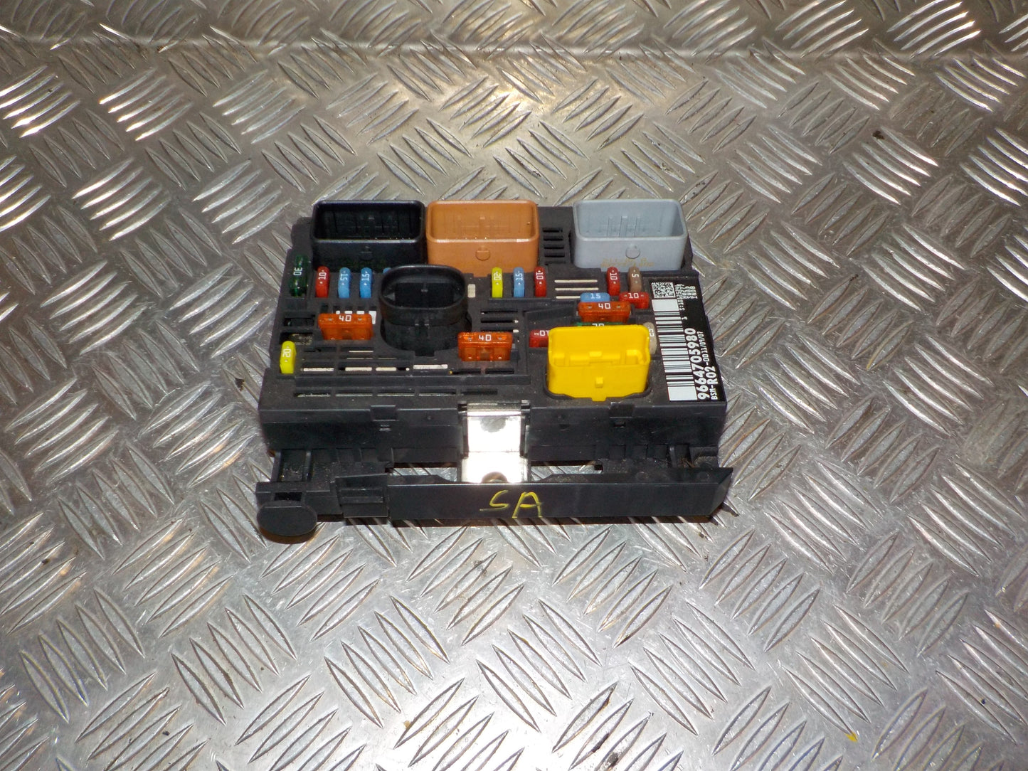 Peugeot 407 Sikringsboks Med OEM Nr. 9664705980 Fra Peugeot Ophugger