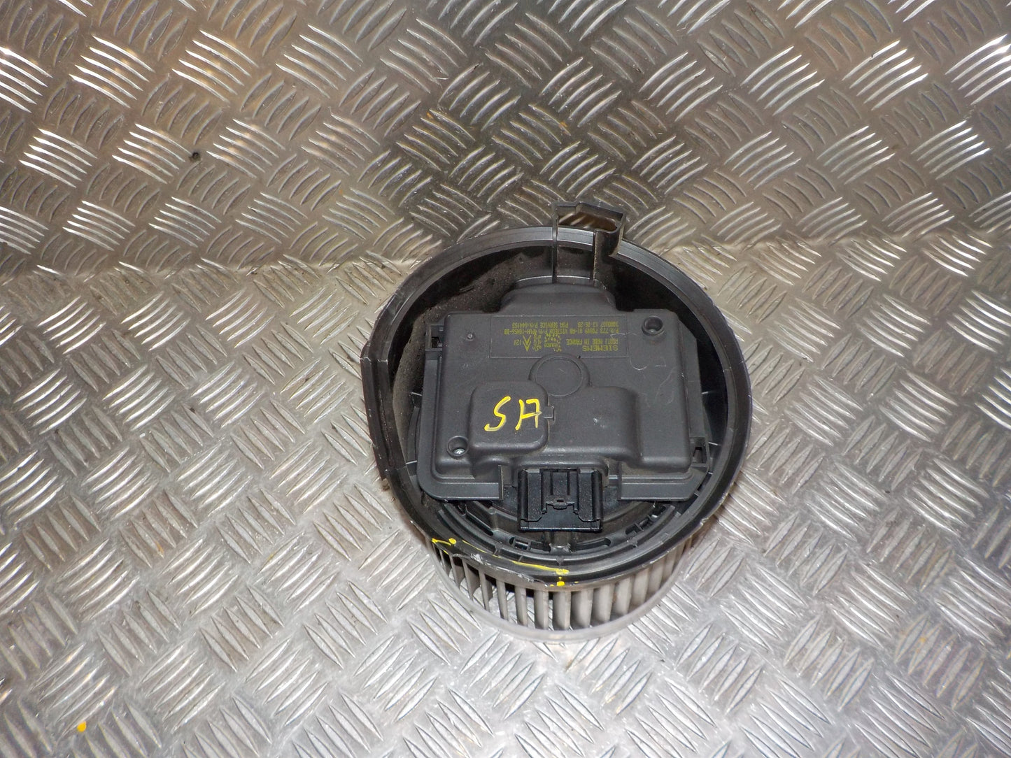 Peugeot 407 Varmeblæser Med OEM Nr. 7737080901AB Fra Peugeot Ophugger