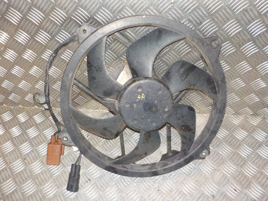 Peugeot 407 Kølerblæser El Med OEM Nr. 1353t2 Fra Peugeot Ophugger