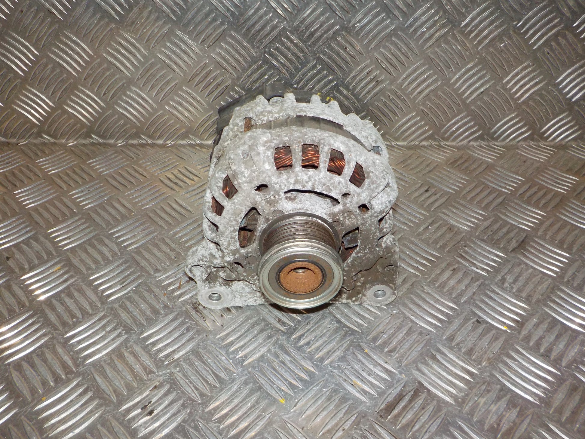 VW UP Generator Med OEM Nr. 04C903023J Fra VW Ophugger