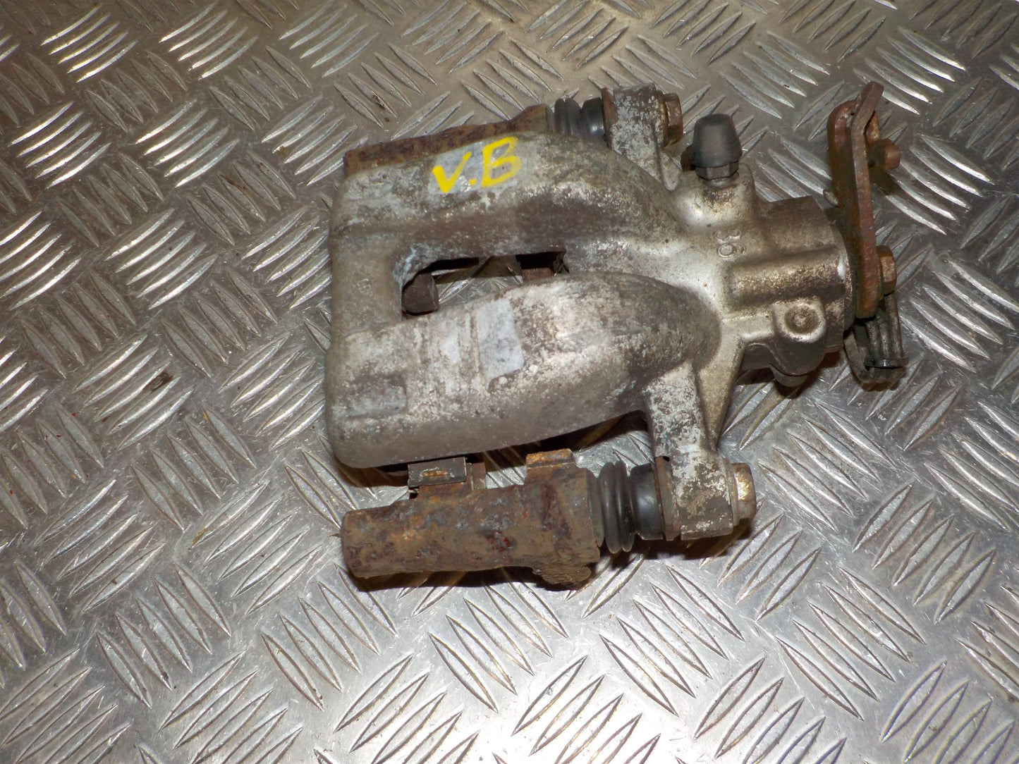 Opel Corsa D Bremsekaliber VB Med OEM Nr. 93189805 Fra Opel Ophugger