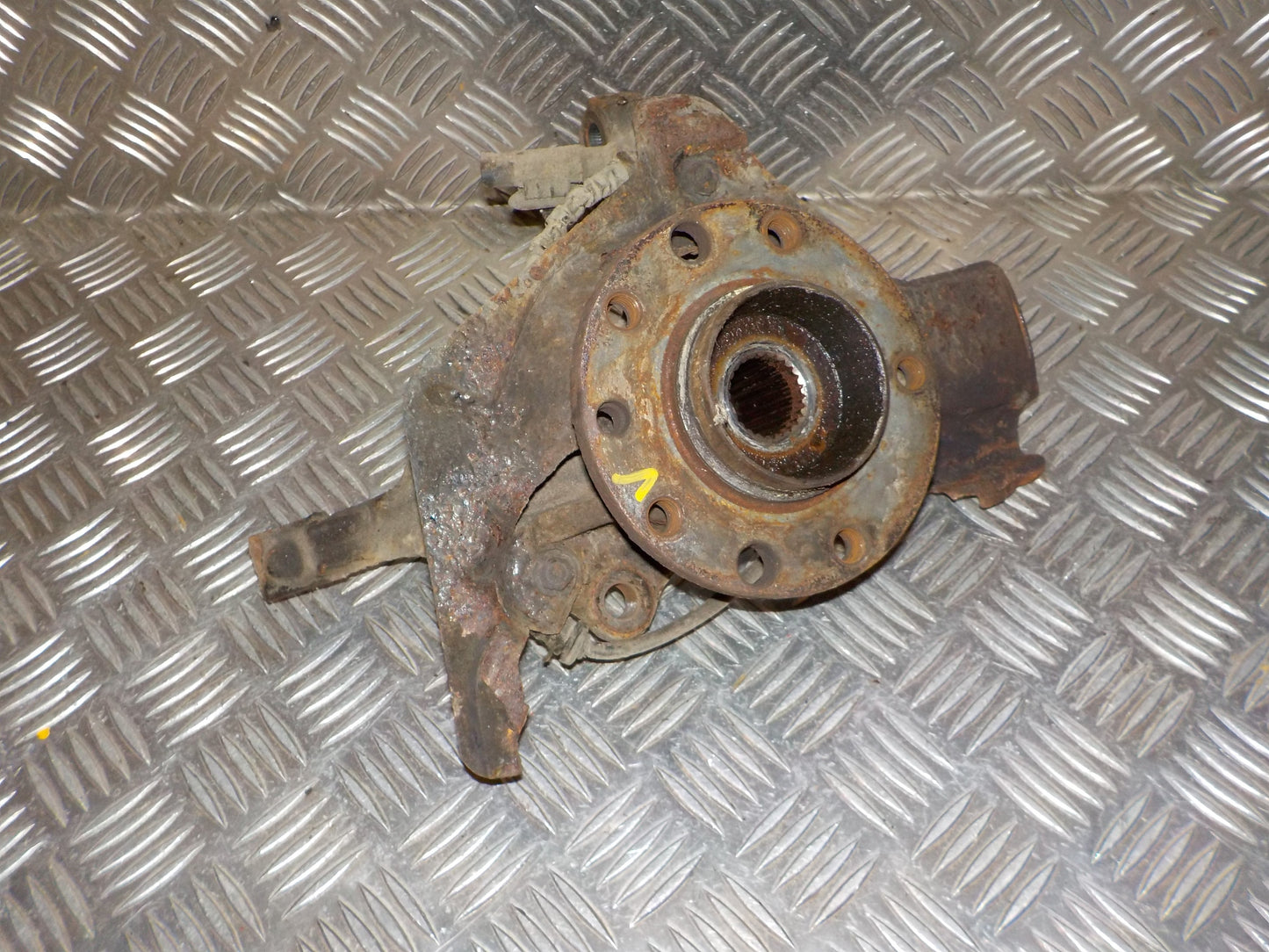 Opel Corsa D Spindel For V Med OEM Nr. 93188961 Fra Opel Ophugger