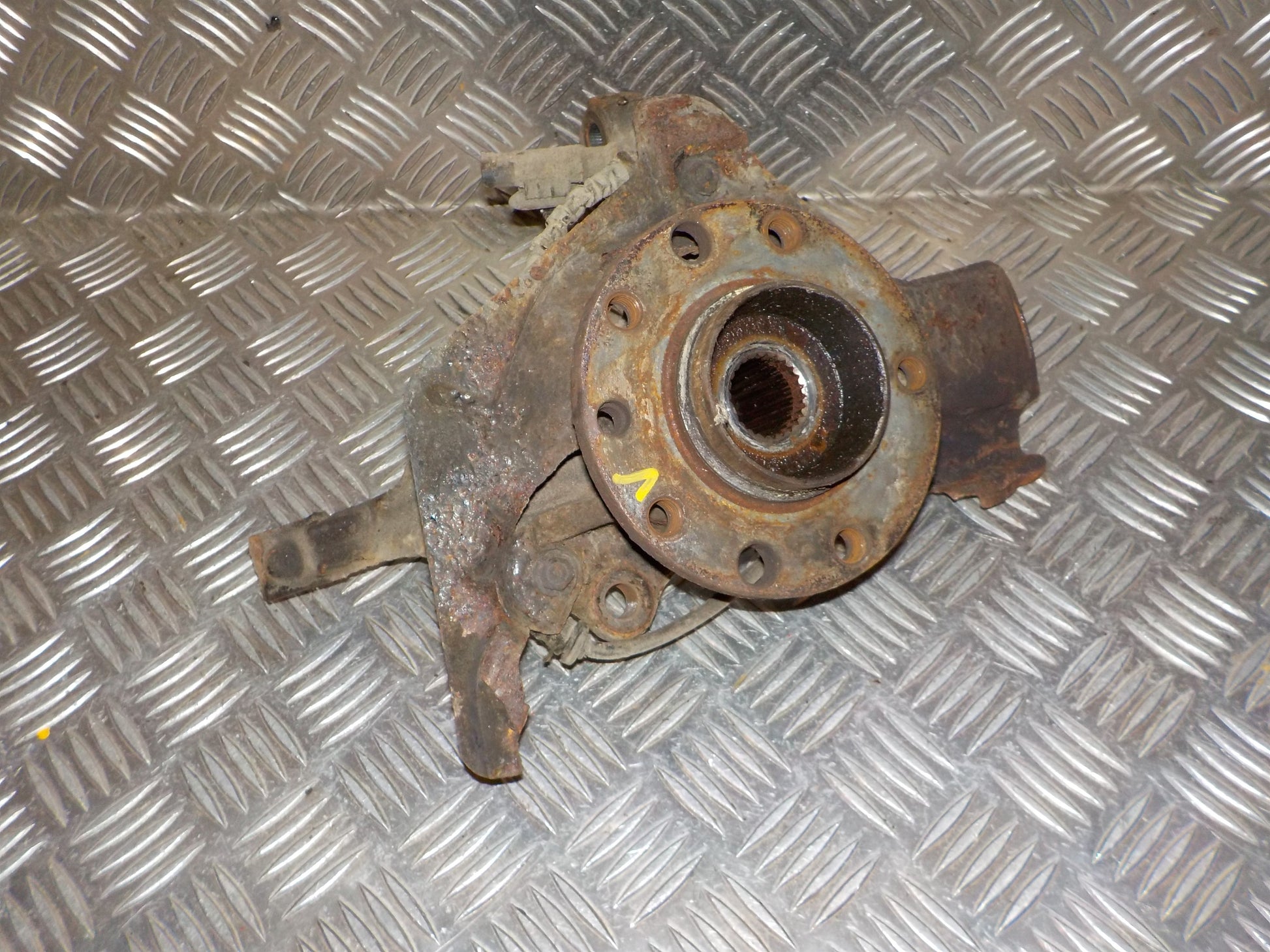 Opel Corsa D Spindel For V Med OEM Nr. 93188961 Fra Opel Ophugger