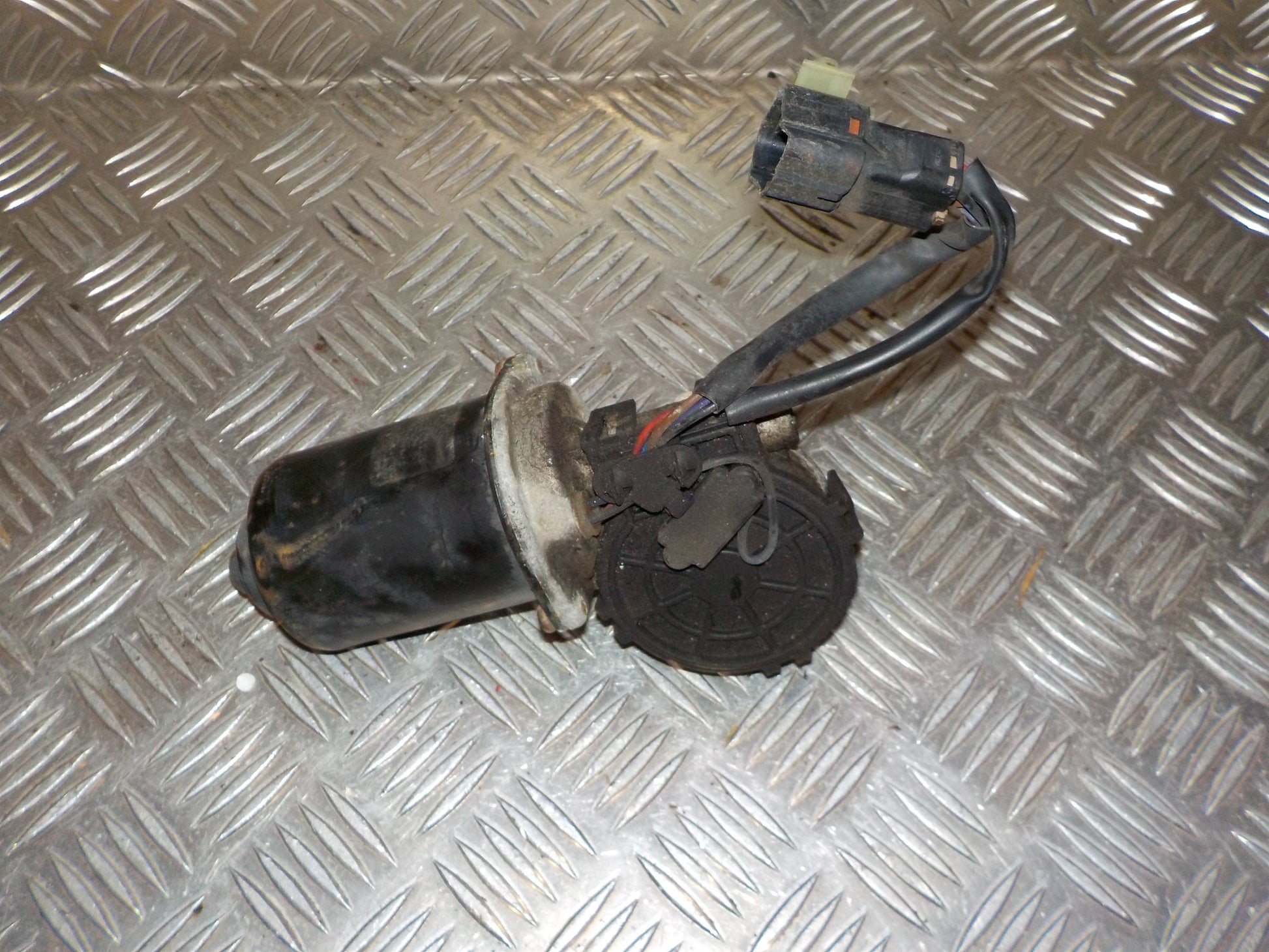 Ssang Yong Rexton II Viskermotor Med OEM Nr. Ophugger Fra Ssang Yong Ophugger