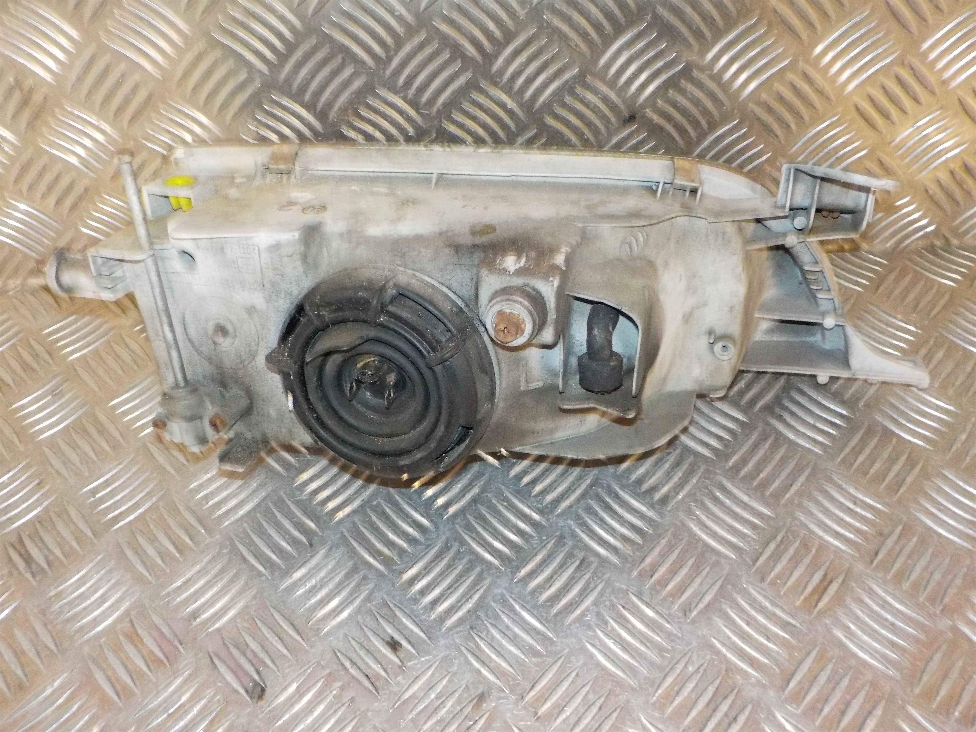 Toyota Corolla 3D-5D Hb E100 Forlygte Med OEM Nr. 811501A551 Fra Toyota Ophugger
