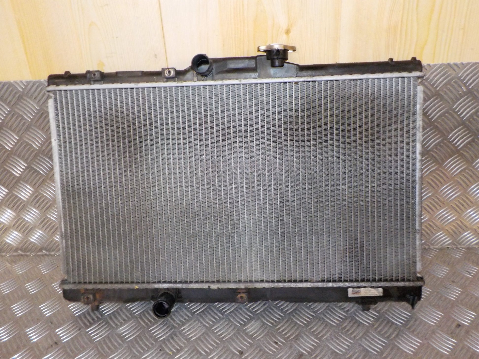 Toyota Corolla 3D–5D HB E100 Køler Med OEM Nr. 1640015531 Fra Toyota Ophugger