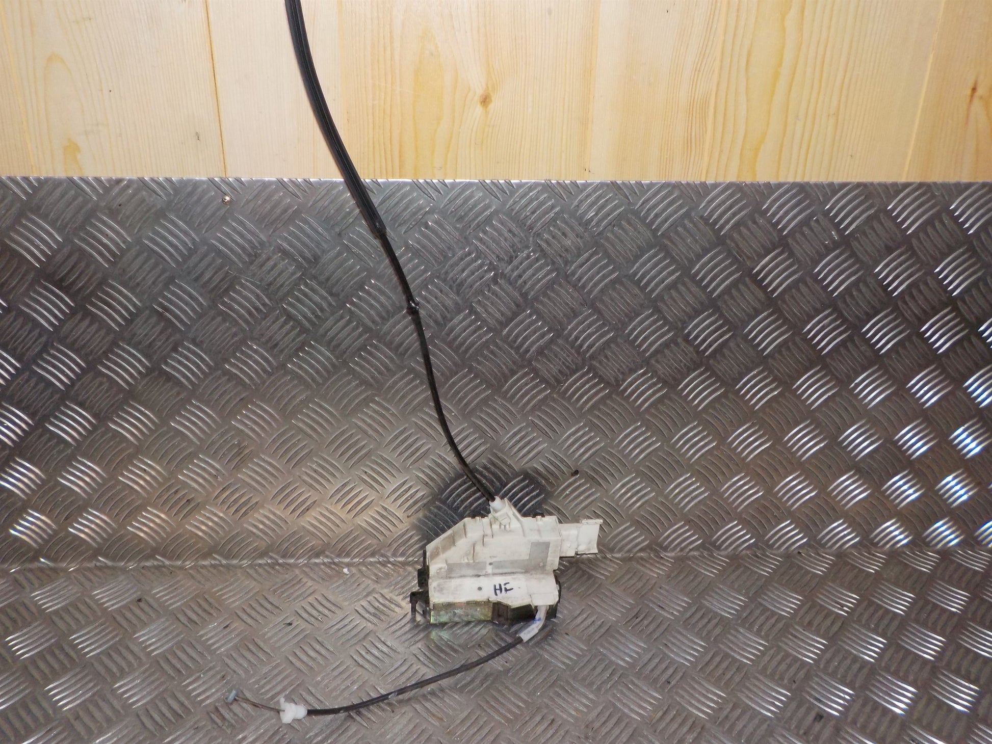 Peugeot 407 Dørlås Med OEM Nr. 9136CK Fra Peugeot Ophugger