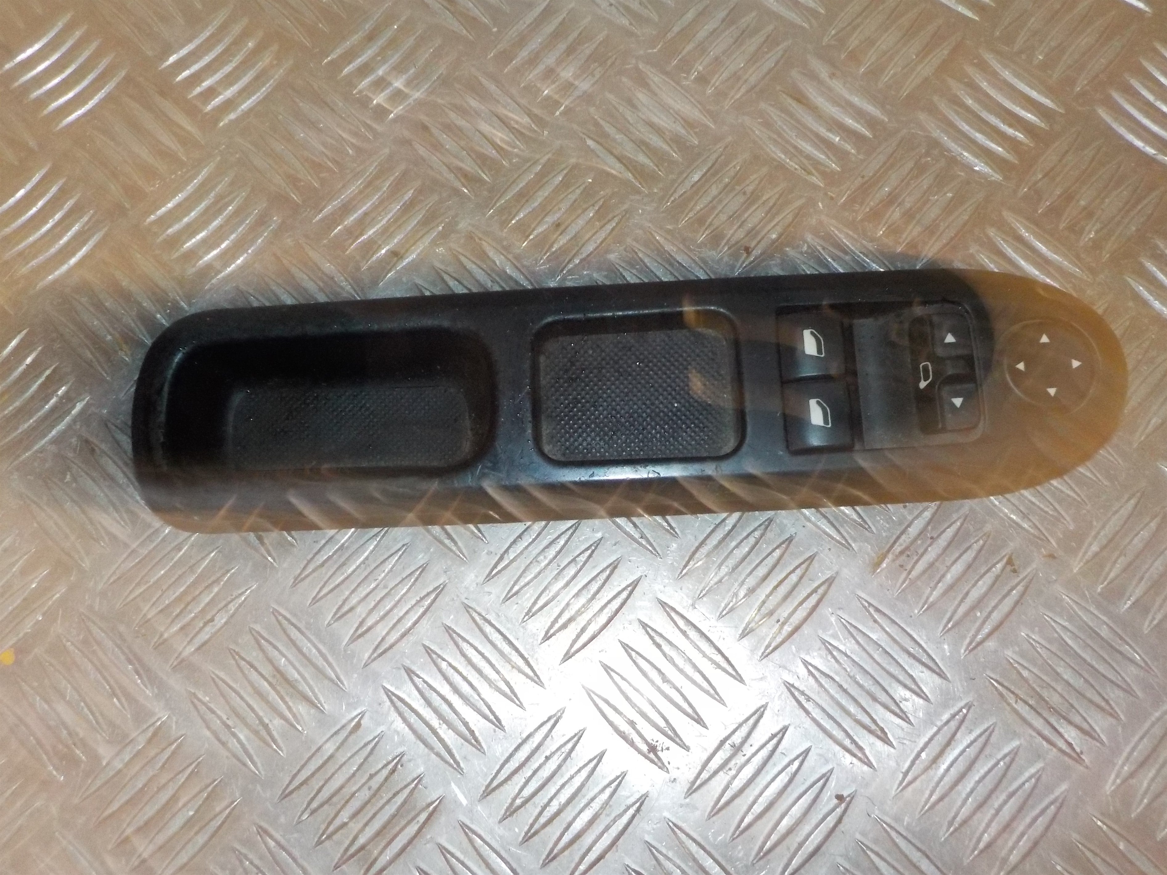 Peugeot 407 Kontakt Rudehejs Med OEM Nr. 96468705XT Fra Peugeot Ophugger