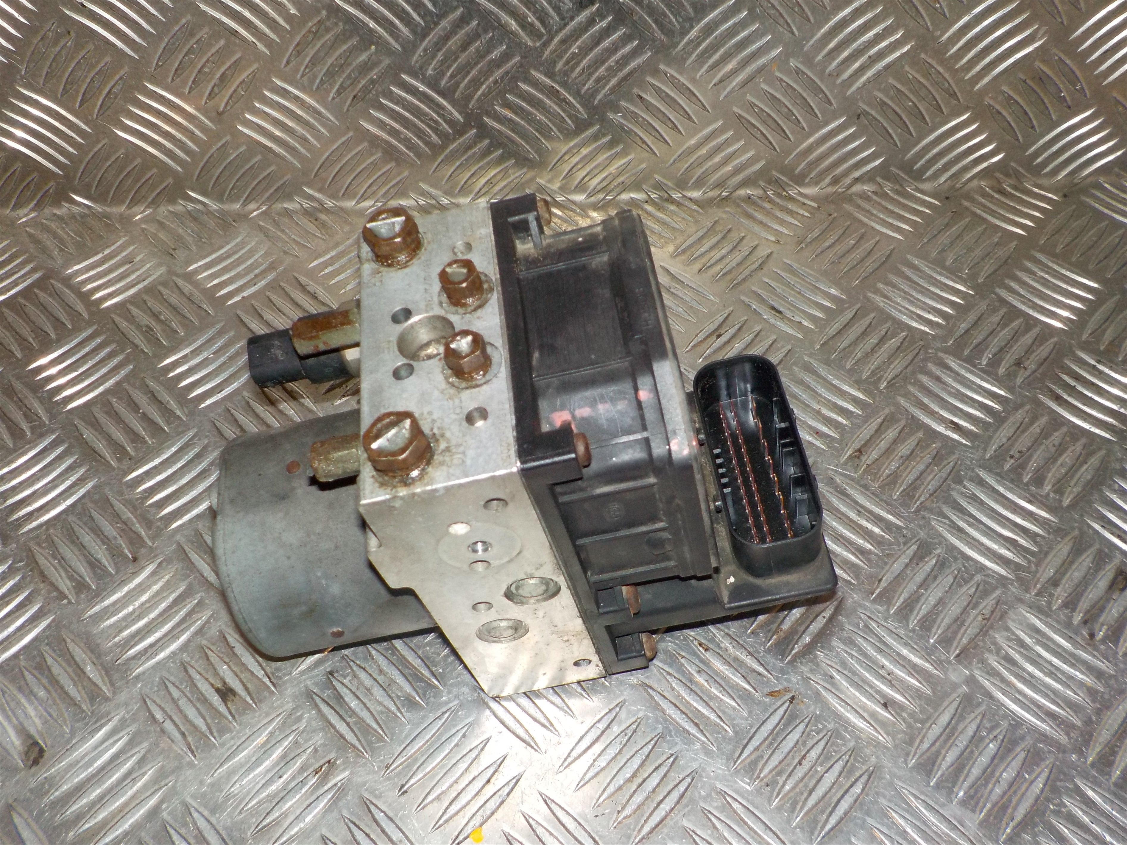 Toyota Corolla E12 ABS Pumpe Med OEM Nr. 0265950133 Fra Toyota Ophugger