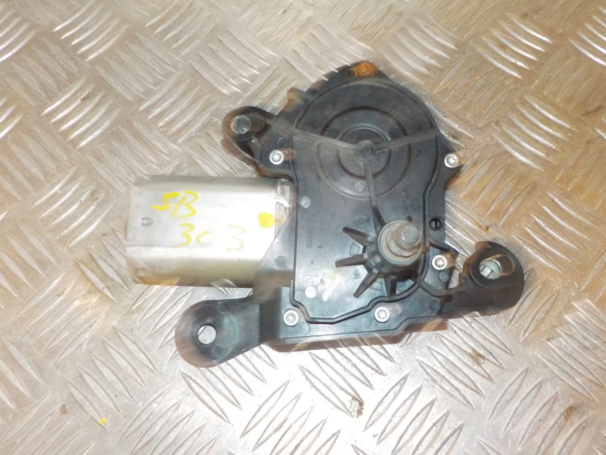 Opel Agila A Bagrudevisker Motor Med OEM Nr. 3881083E00 Fra Opel Ophugger