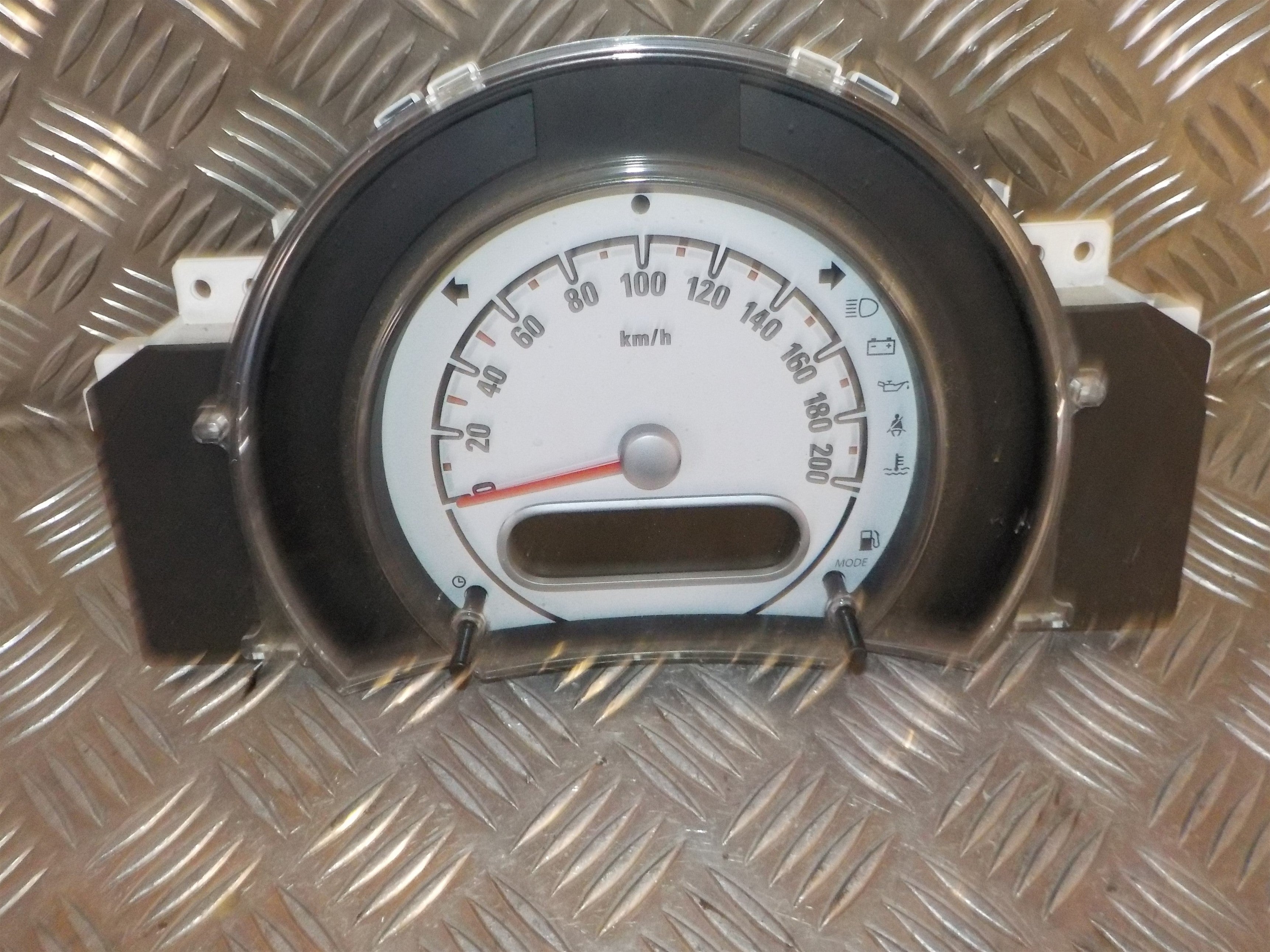 Opel Agila B Instrument  Med OEM Nr. 93197353 Fra Opel Ophugger