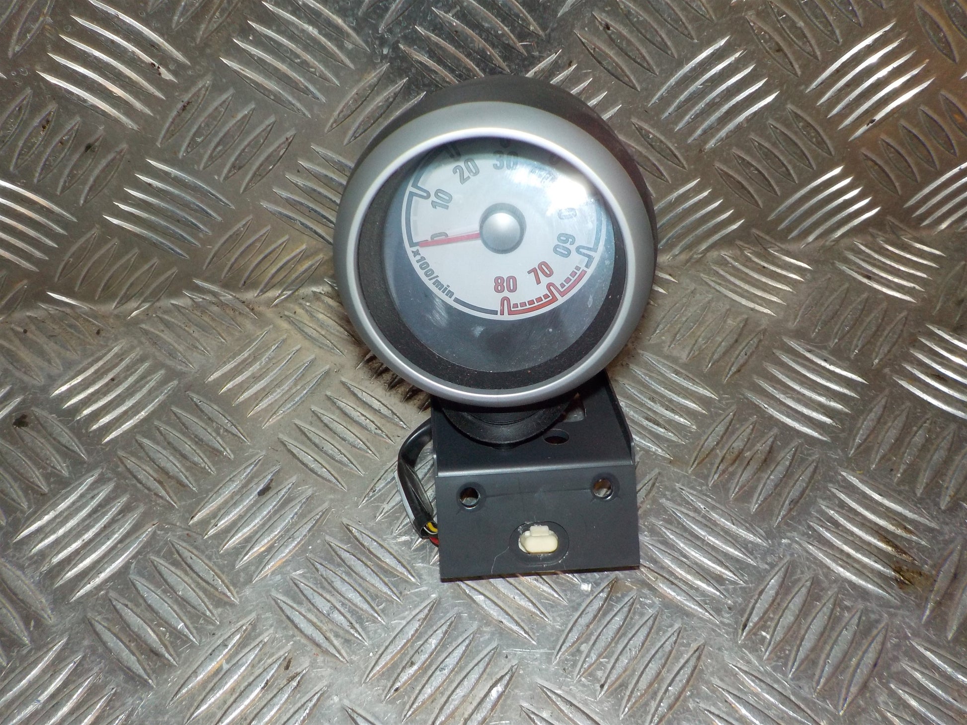 Opel Agila B Omdrejningstæller Med OEM Nr. 3420052D1 Fra Opel Ophugger