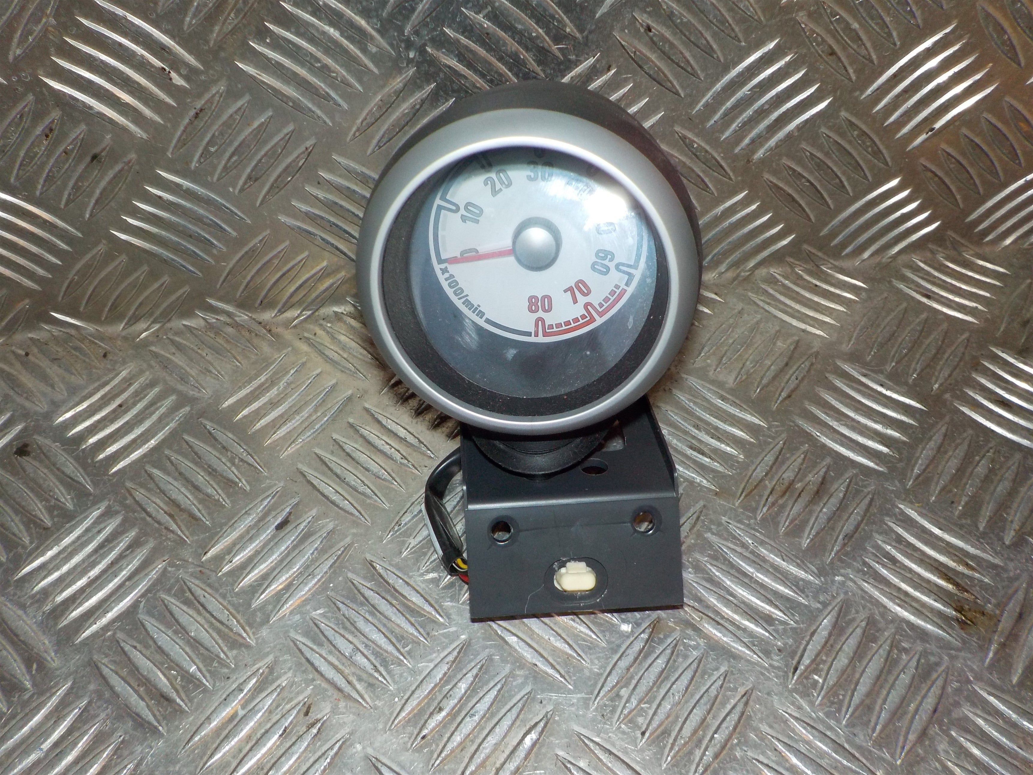 Opel Agila B Omdrejningstæller Med OEM Nr. 3420052D1 Fra Opel Ophugger