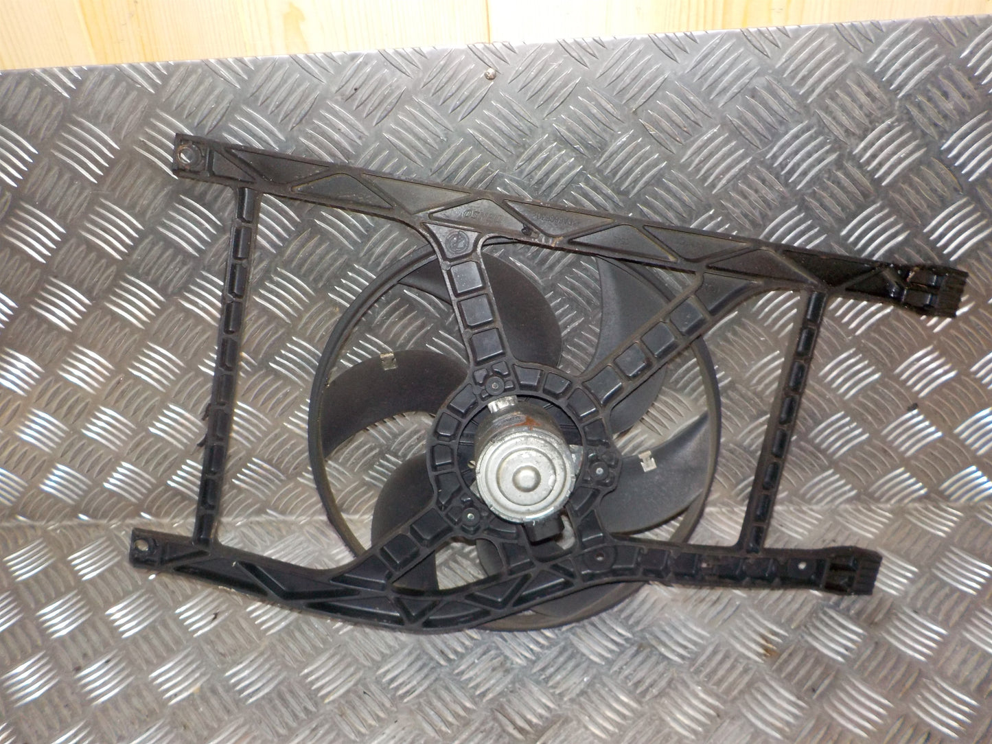 Ford Ka Kølerblæser El Med OEM Nr. 1560577 Fra Ford Ophugger