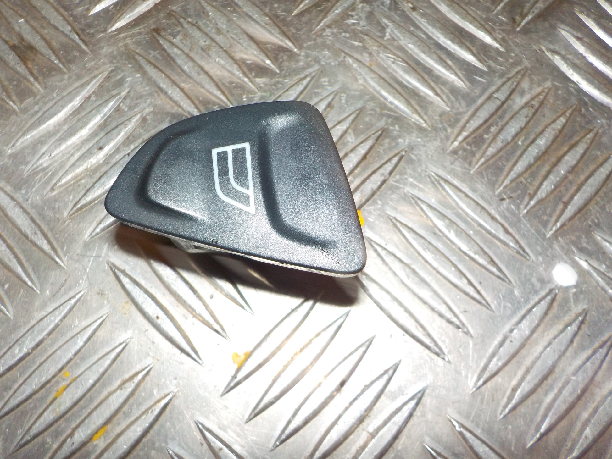 Ford Ka Kontakt Rudehejs Med OEM Nr. Ophugger Fra Ford Ophugger