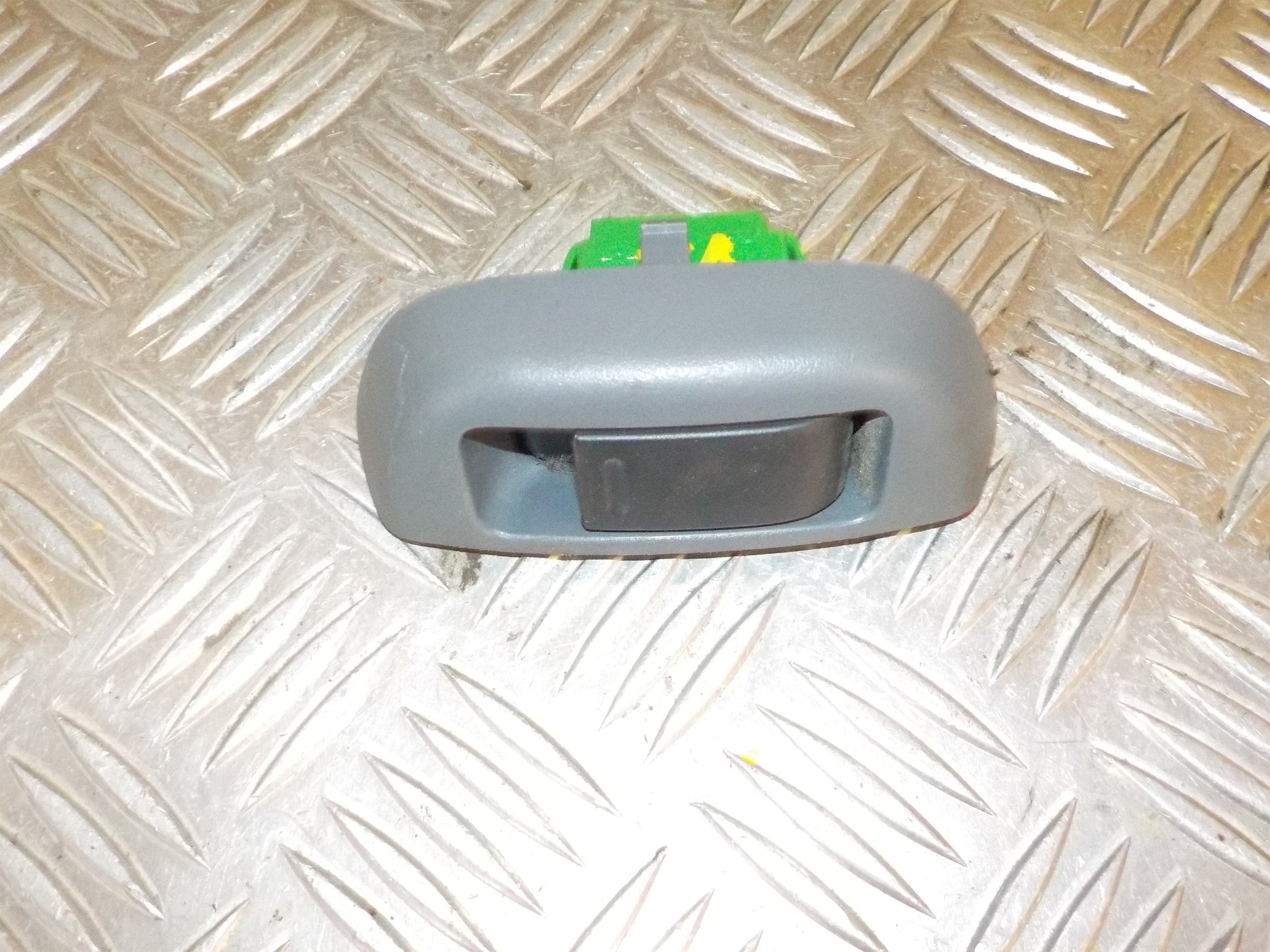 Peugeot 107 Kontakt Rudehejs Med OEM Nr. 6554KZ	 Fra Peugeot Ophugger