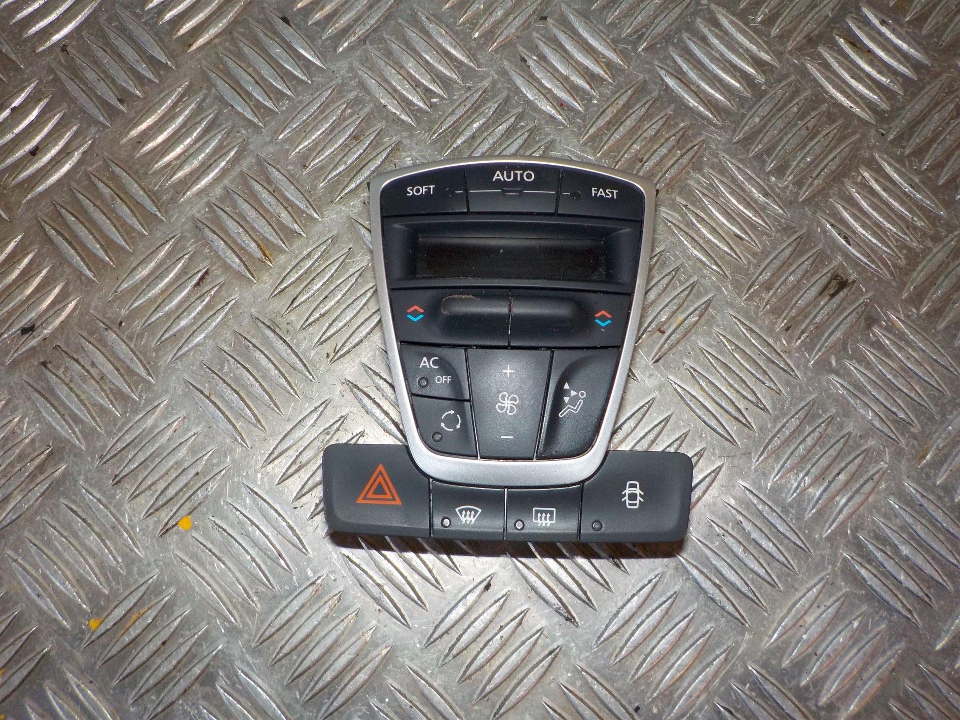 Renault Laguna 3 Varmeregulering Med OEM Nr. 275100002R Fra Renault Ophugger