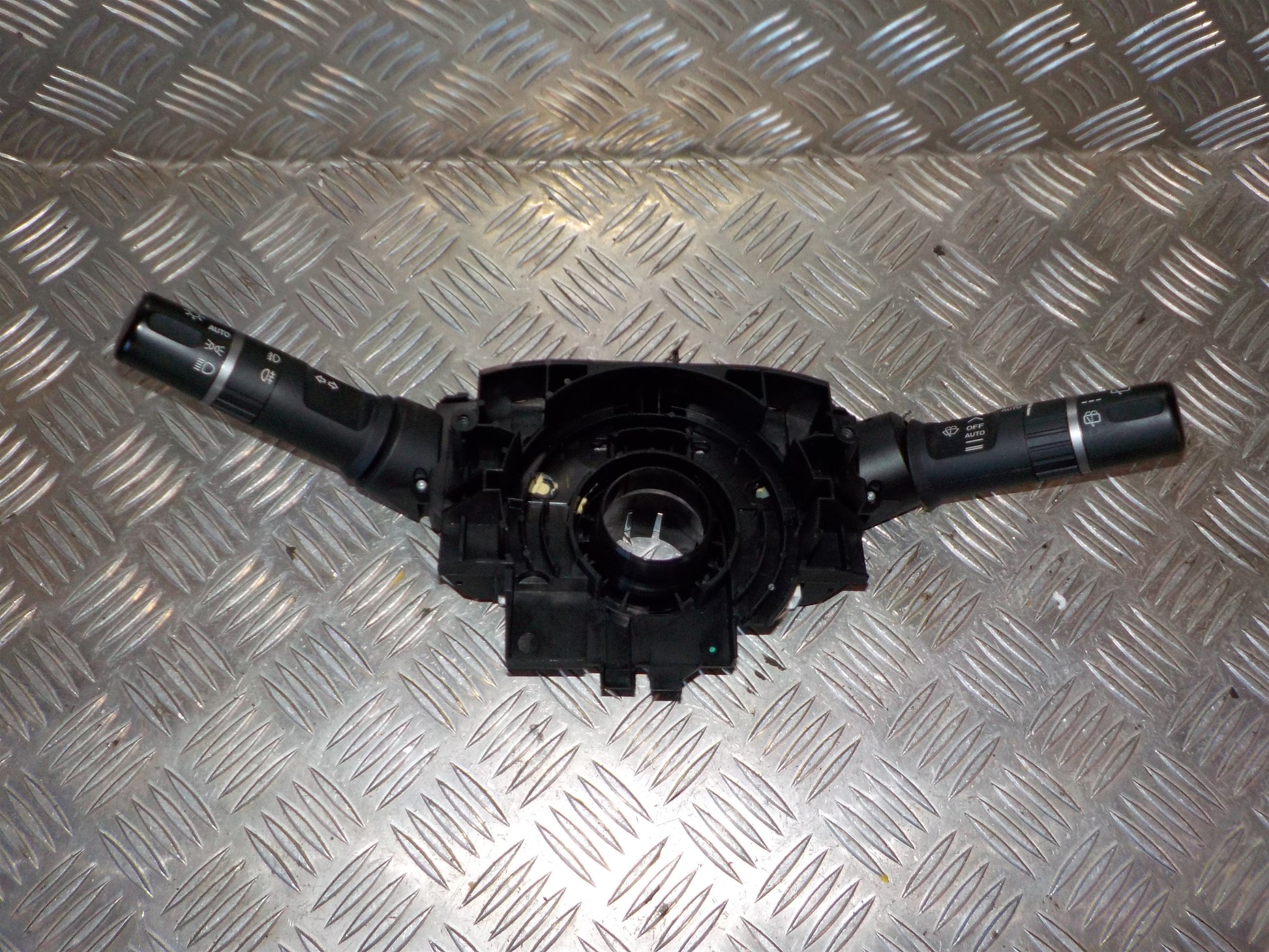 Mazda 2 DE Kontakt Combi Med OEM Nr. DF7566120B Fra Mazda Ophugger