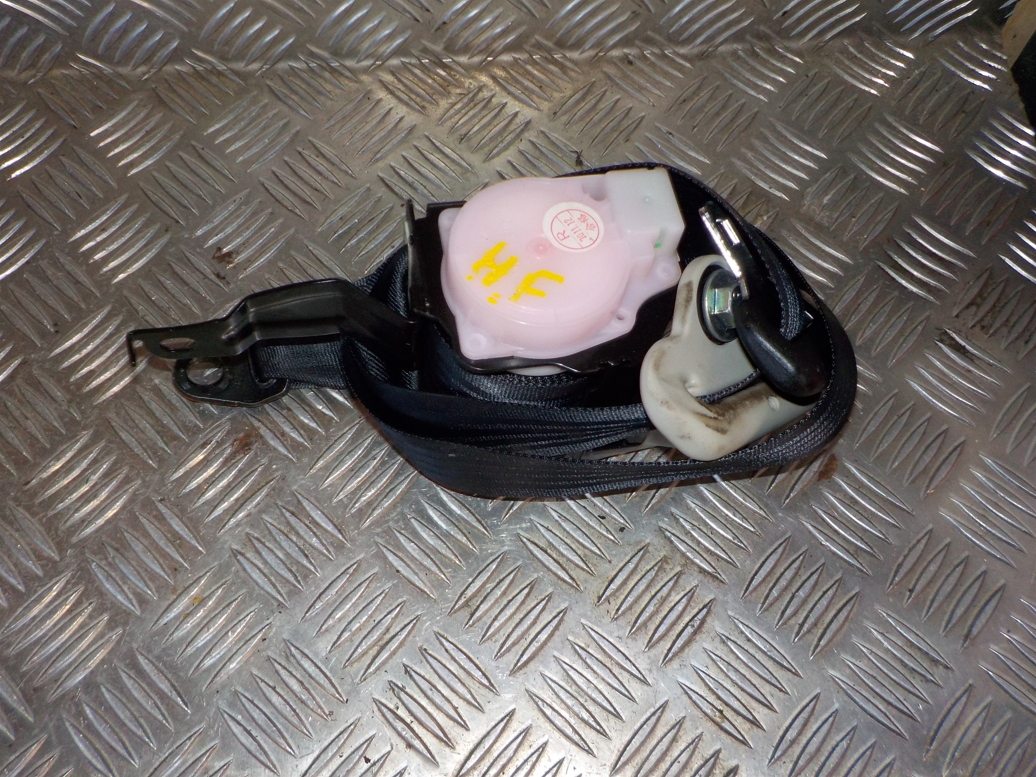 Mazda 2 De Sikkerhedsseler For Med OEM Nr. 1093709 Fra Mazda Ophugger