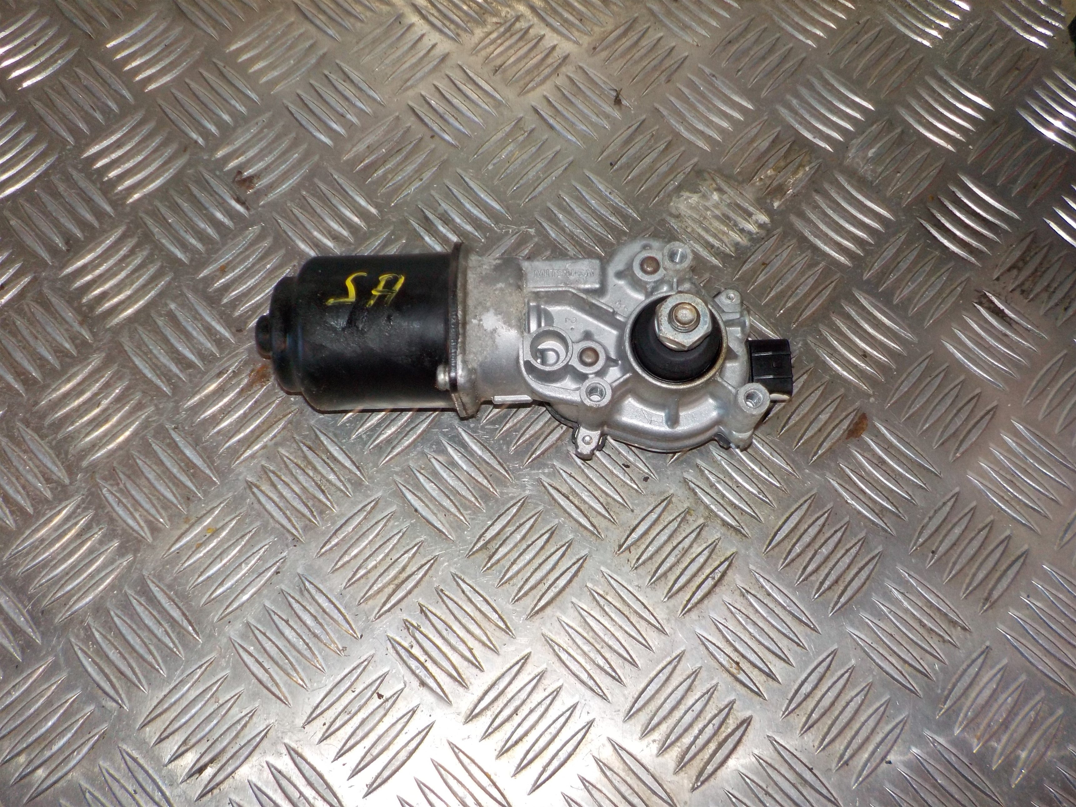 Mazda 2 De Viskermotor Med OEM Nr. DF71093 Fra Mazda Ophugger
