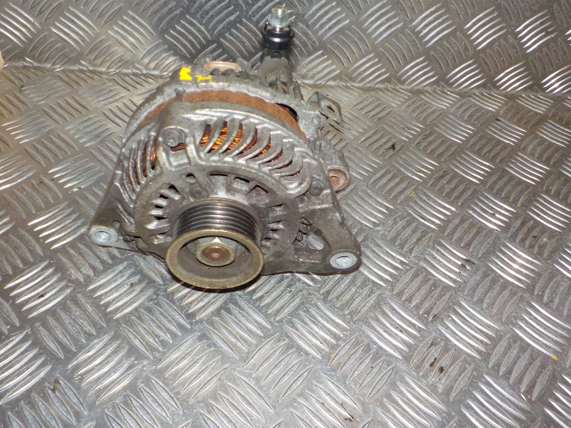 Mazda 2 DE Generator Med OEM Nr. A21G1391 Fra Mazda Ophugger