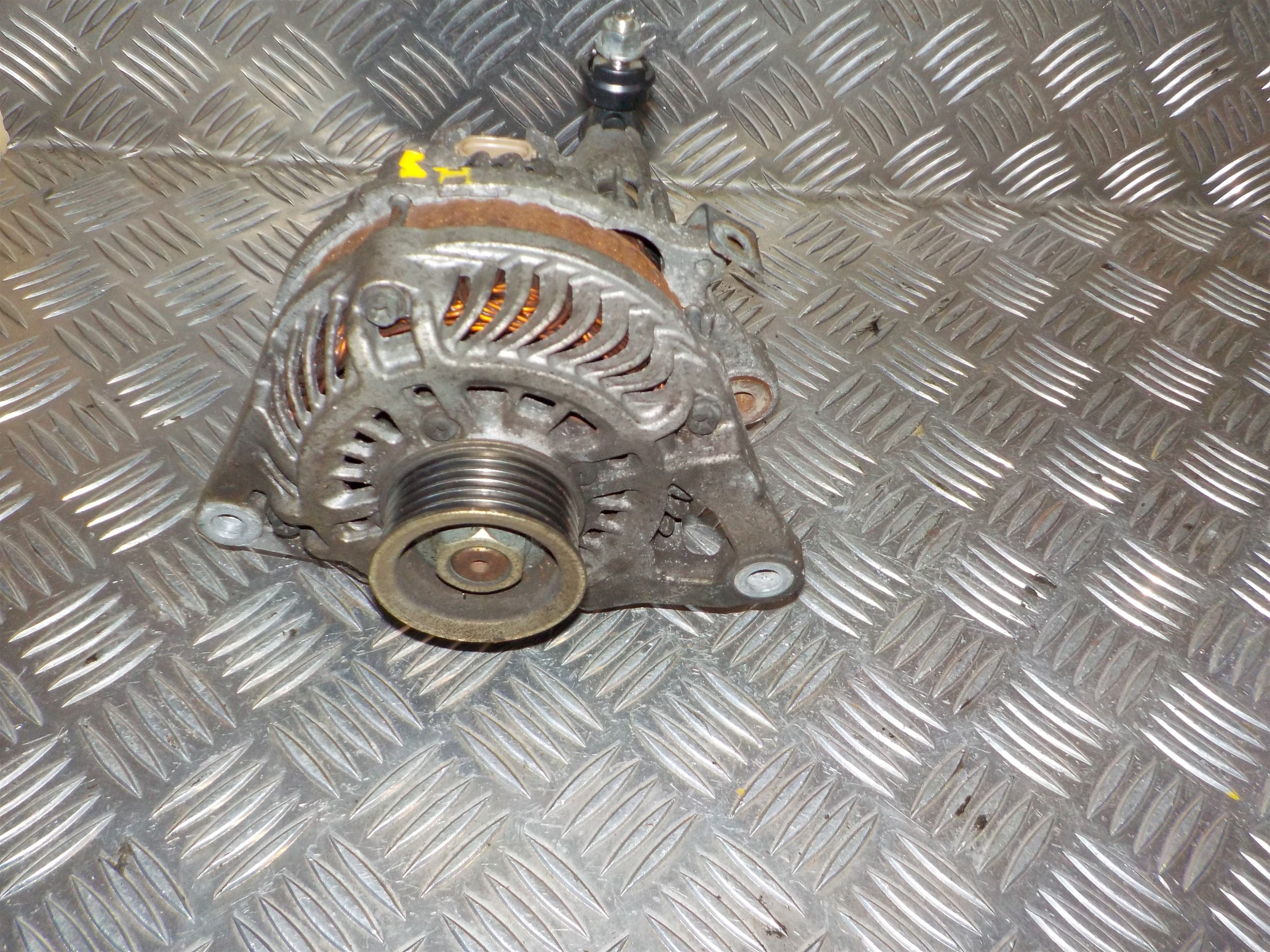 Mazda 2 De Generator Med OEM Nr. A21G1391 Fra Mazda Ophugger
