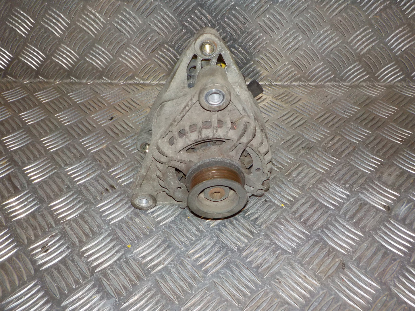 Opel Corsa C Generator Med OEM Nr. 13222929 Fra Opel Ophugger