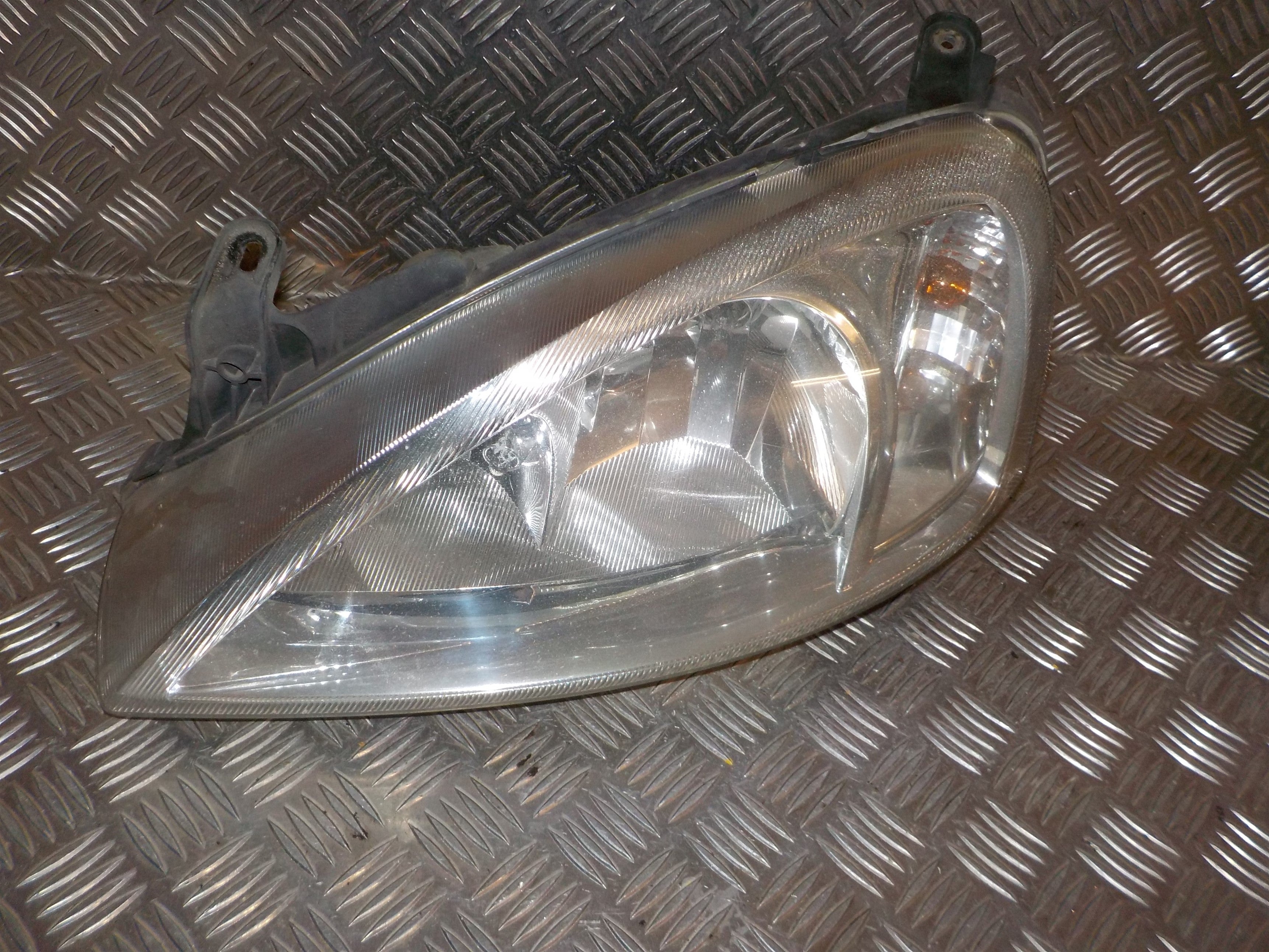 Opel Corsa C Forlygte Med OEM Nr. 9693233 Fra Opel Ophugger